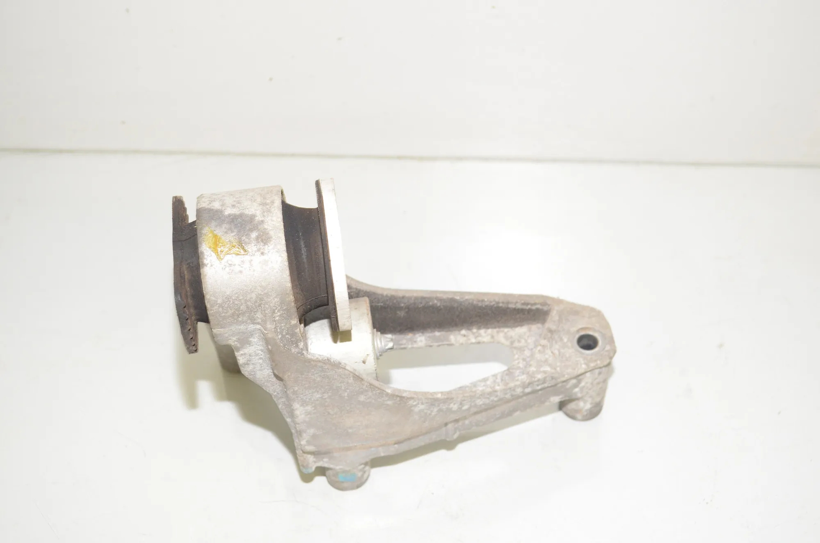 Right Side Engine Bracket – OEM 6859794 · BMW 2 Active Tourer (F45) 225 xe 2018 – 3