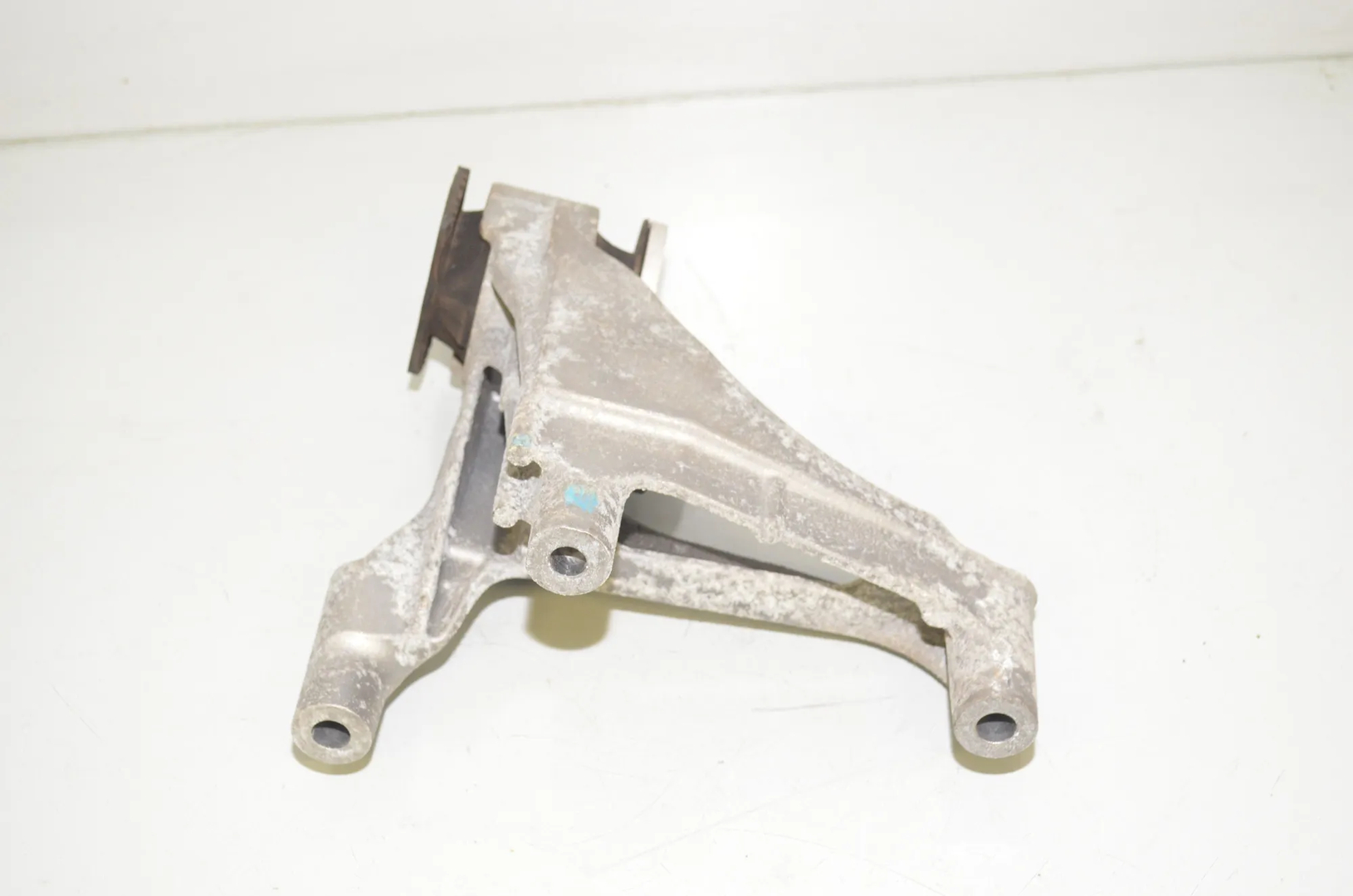 Right Side Engine Bracket – OEM 6859794 · BMW 2 Active Tourer (F45) 225 xe 2018 – 4