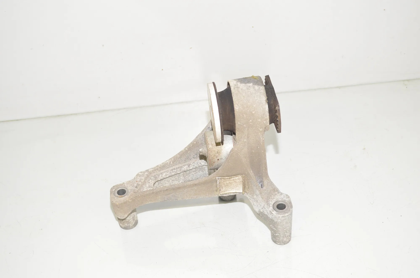 Right Side Engine Bracket – OEM 6859794 · BMW 2 Active Tourer (F45) 225 xe 2018
