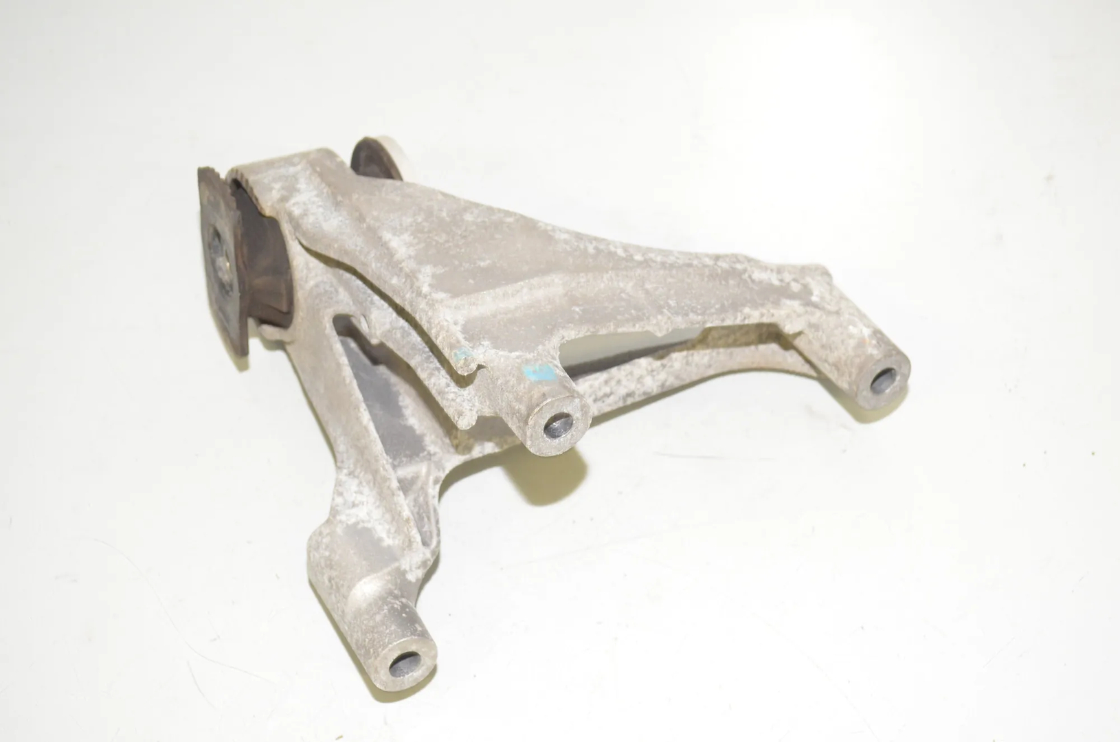 Right Side Engine Bracket – OEM 6859794 · BMW 2 Active Tourer (F45) 225 xe 2018 – 5