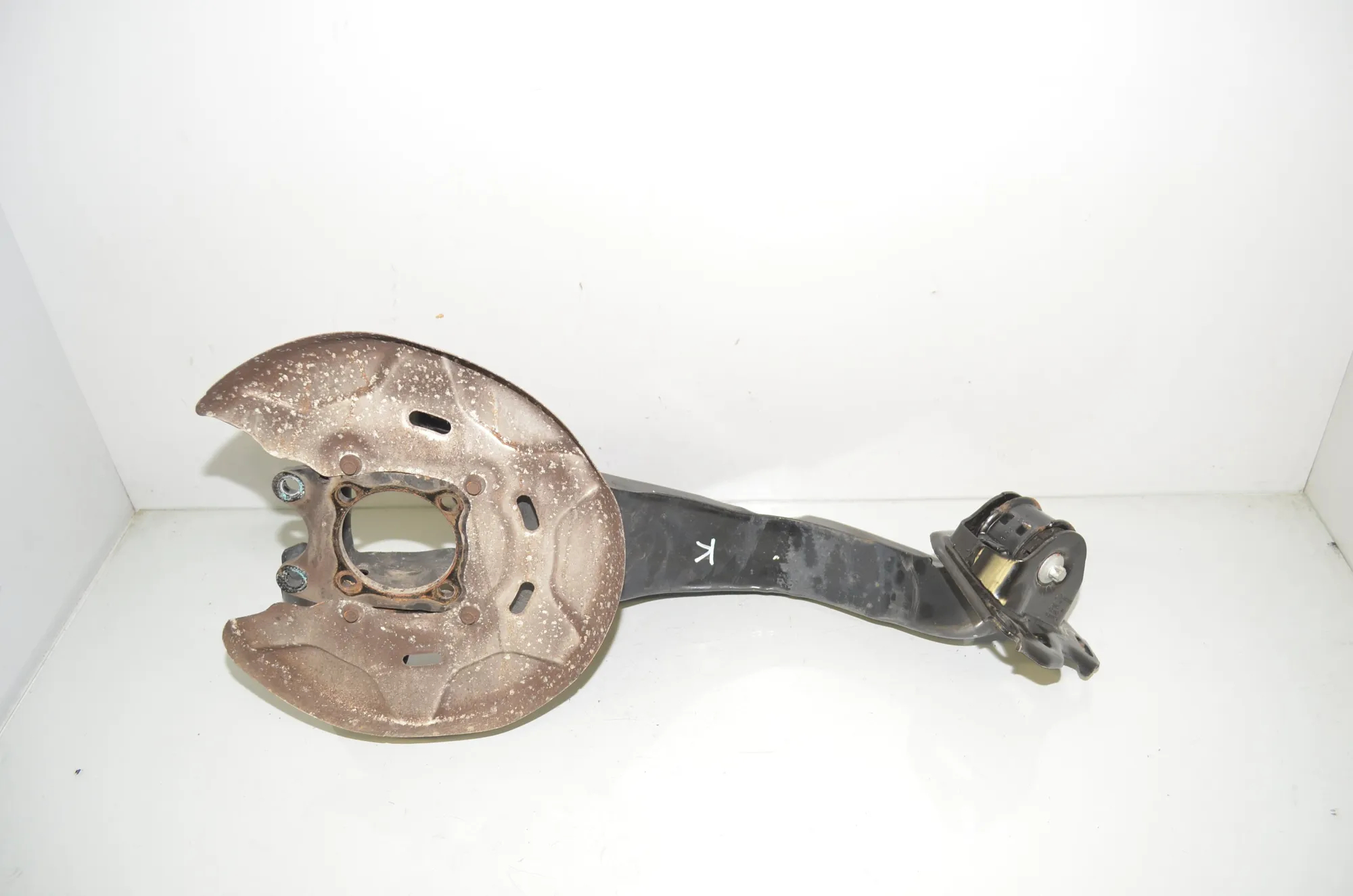 Rear Left Wheel Hub Spindle – OEM 8842879 · BMW 2 Active Tourer (F45) 225 xe 2018