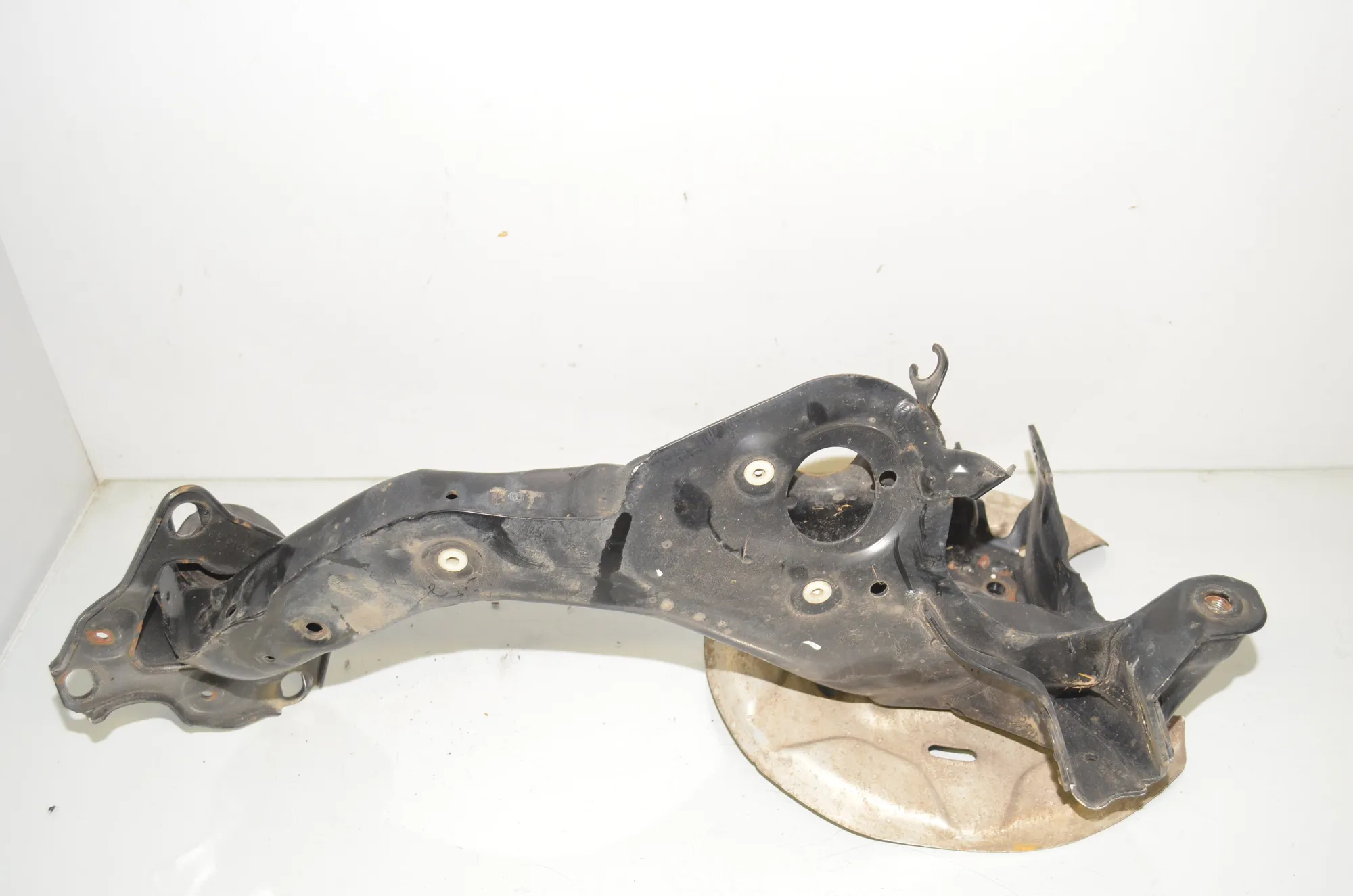 Rear Left Wheel Hub Spindle – OEM 8842879 · BMW 2 Active Tourer (F45) 225 xe 2018 – 4