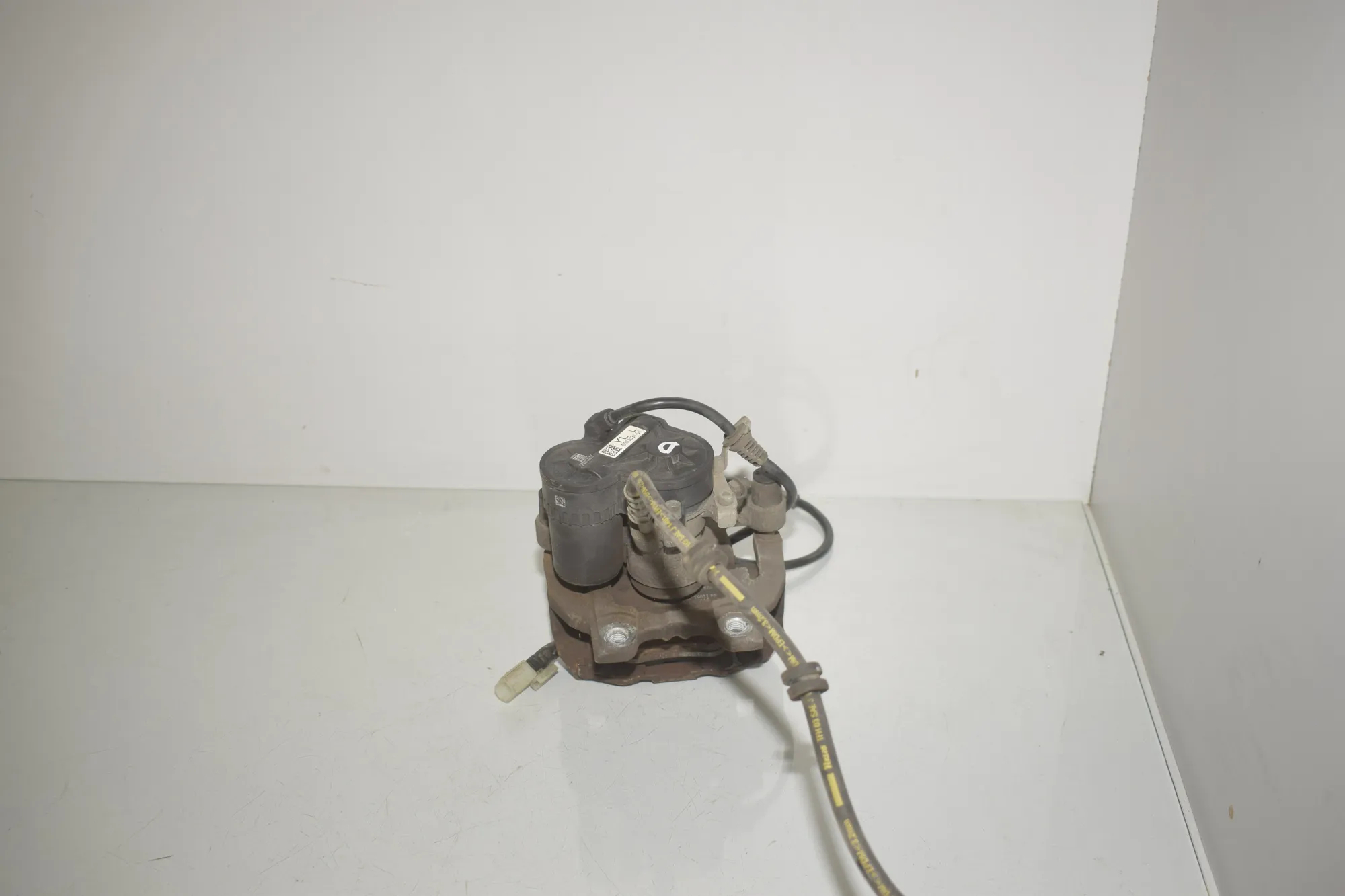 Rear Left Brake Caliper – OEM 6883031 · BMW 2 Active Tourer (F45) 225 xe 2018 – 3