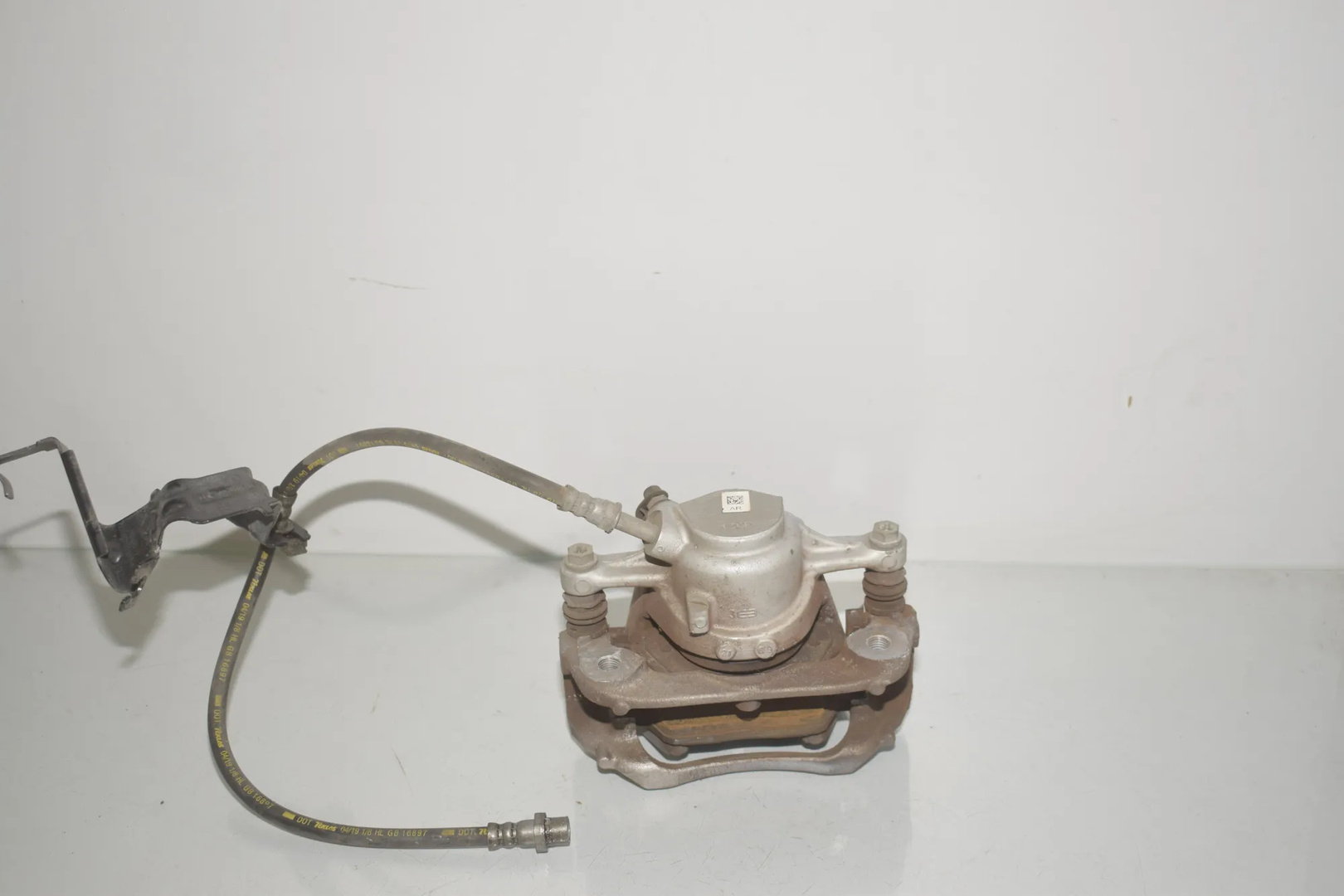 Front Right Brake Caliper – OEM 6860270 · BMW i3 (I01) Electric 2019 – 3