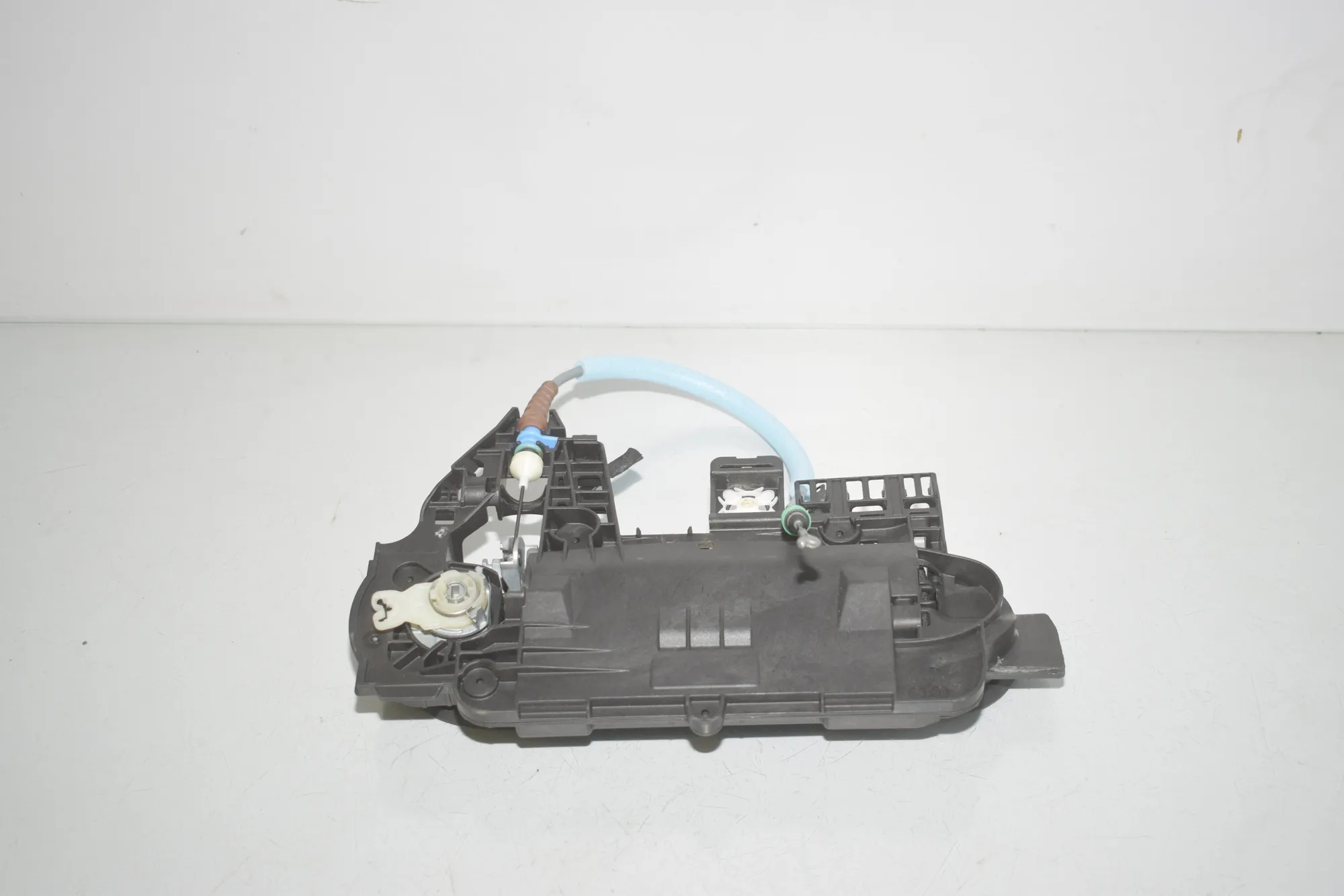 Front Right Door Interior Handle Frame – OEM 5A25812 · BMW i4 (G26) BMW i4 (G26) eDrive35 2024 – 2