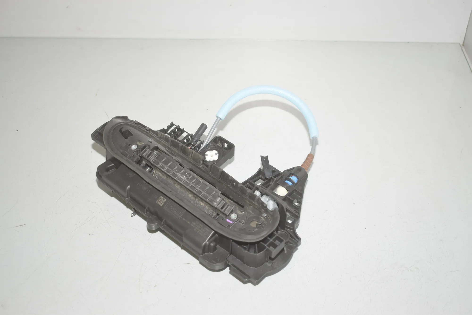 Front Right Door Interior Handle Frame – OEM 5A25812 · BMW i4 (G26) BMW i4 (G26) eDrive35 2024 – 4