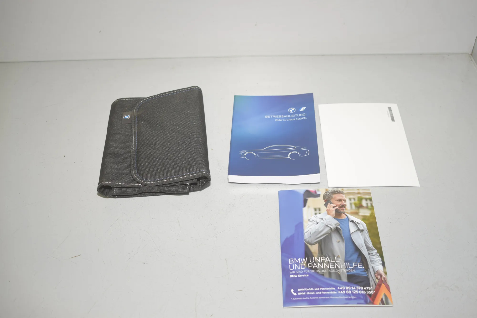 Manual Service Book – OEM BL5A26937 · BMW i4 (G26) BMW i4 (G26) eDrive35 2024