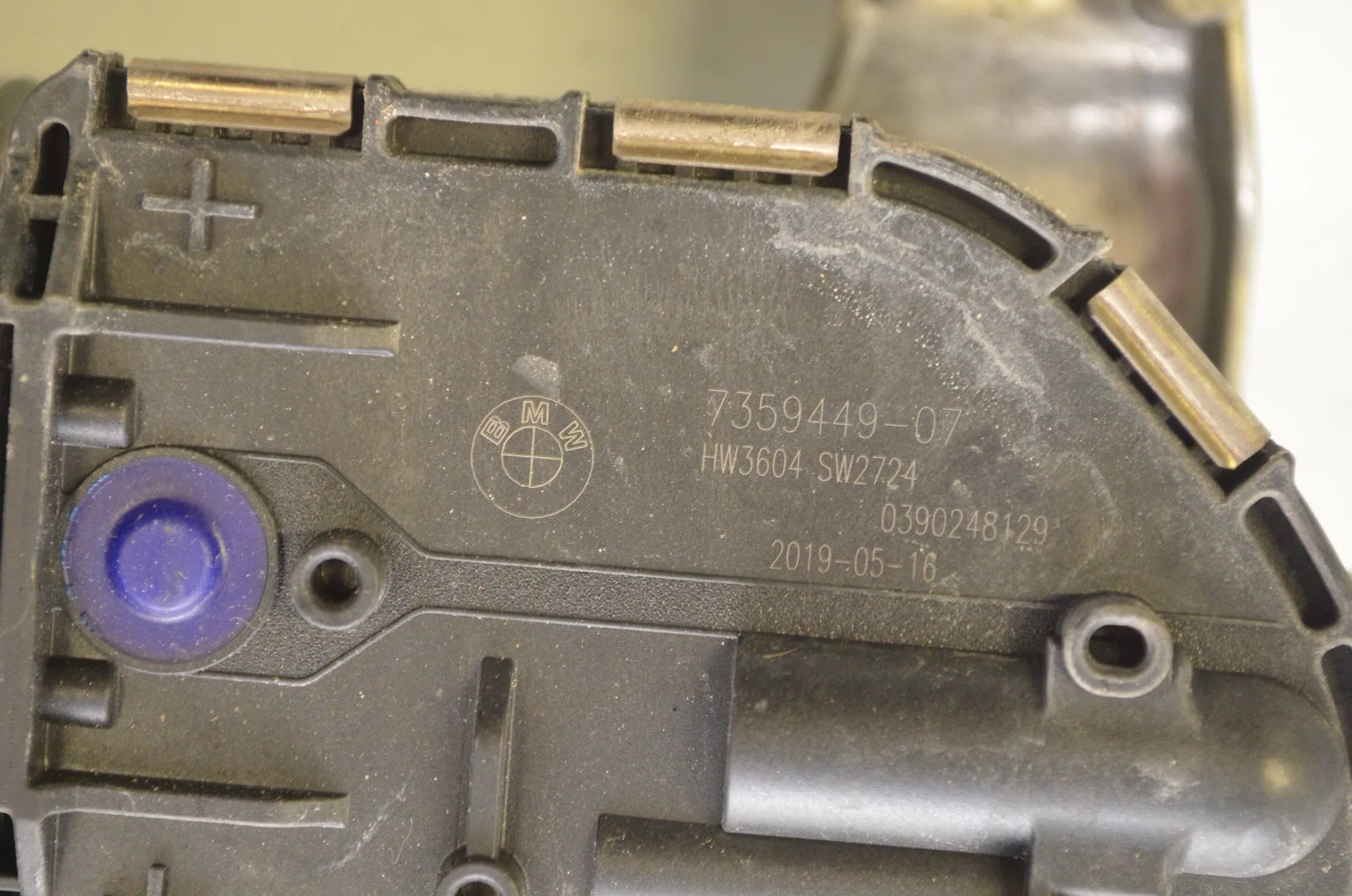 Front Windshield Wiper Mechanism – OEM 7359449 · BMW i3 (I01) Electric 2019 – 5