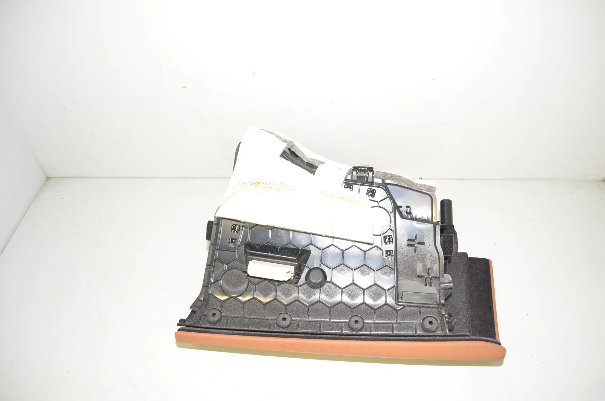 Glove Compartment – OEM 9239346 · BMW 3 (F30, F80) 328 i 2014 – 2
