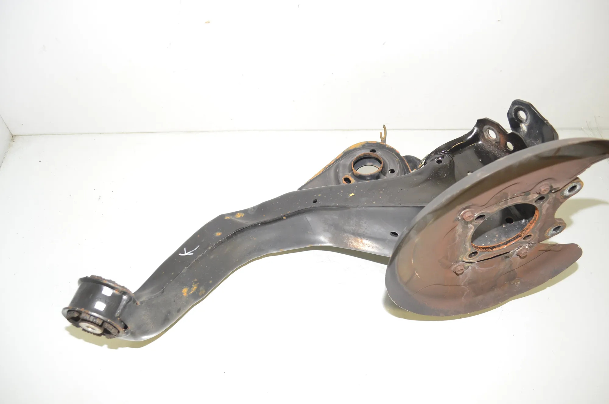 Rear Left Wheel Hub Spindle – OEM 8842879 · BMW 2 Active Tourer (F45) 216 d 2017