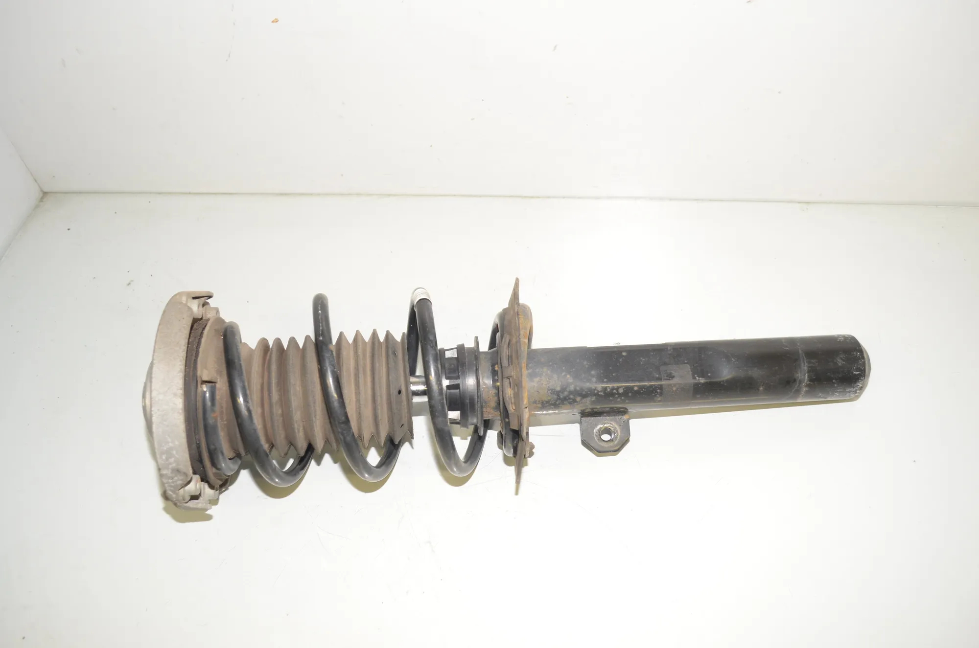 Front Right Shock Absorber – OEM 6874460 · BMW 2 Active Tourer (F45) 216 d 2017