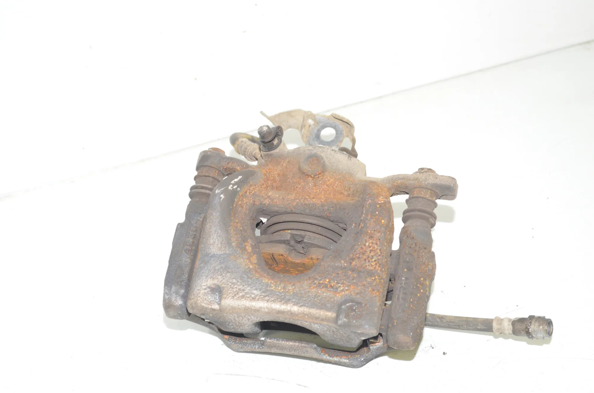 Front Right Brake Caliper – OEM 6860264 · BMW 2 Active Tourer (F45) 216 d 2017 – 2
