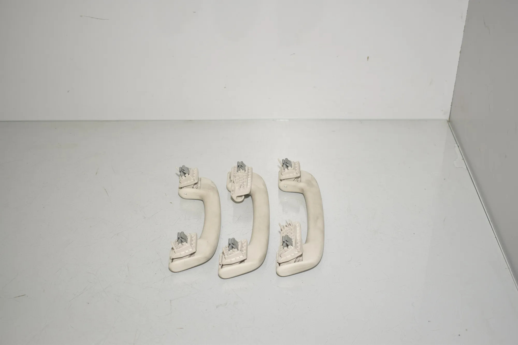 Interior Roof Handle Set – OEM 7475737 · BMW 5 (G30) (2016 - -) 530 e iPerformance 2019 – 4