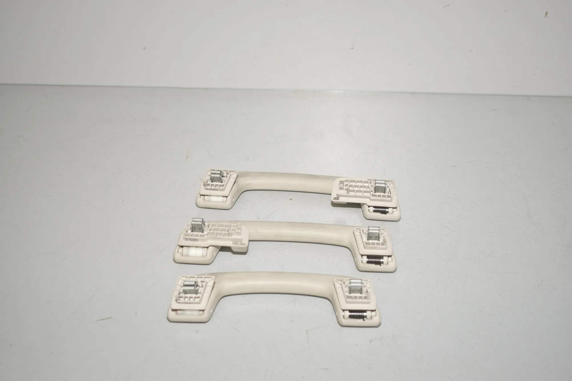 Interior Roof Handle Set – OEM 7475737 · BMW 5 (G30) (2016 - -) 530 e iPerformance 2019 – 3
