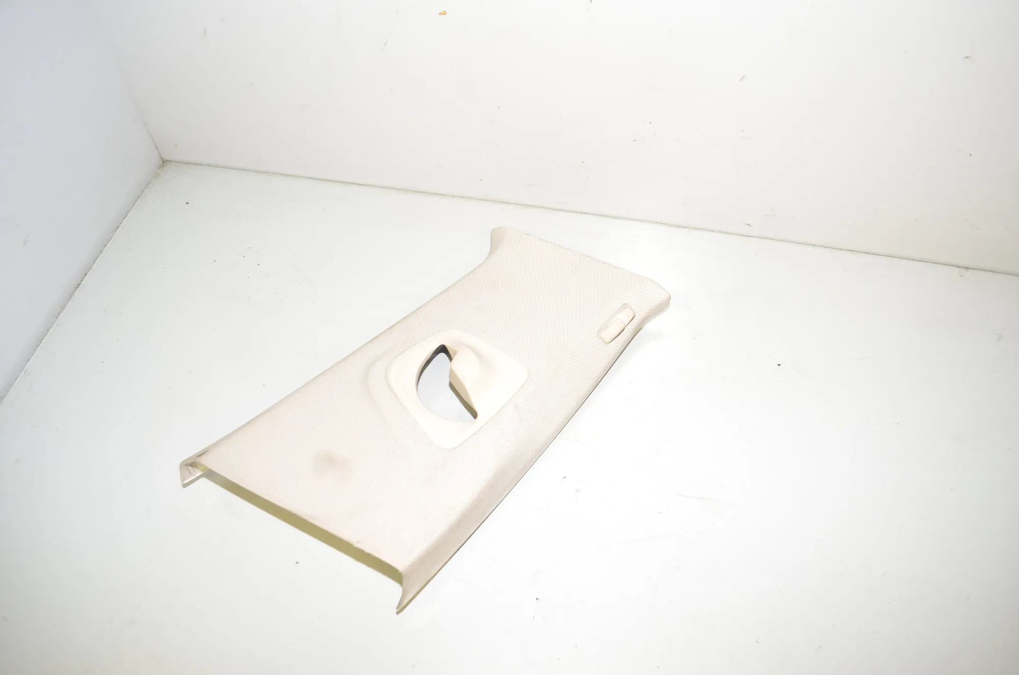 Right Side B Pillar Trim – OEM 7419700 · BMW 5 (G30) (2016 - -) 530 e iPerformance 2019 – 3