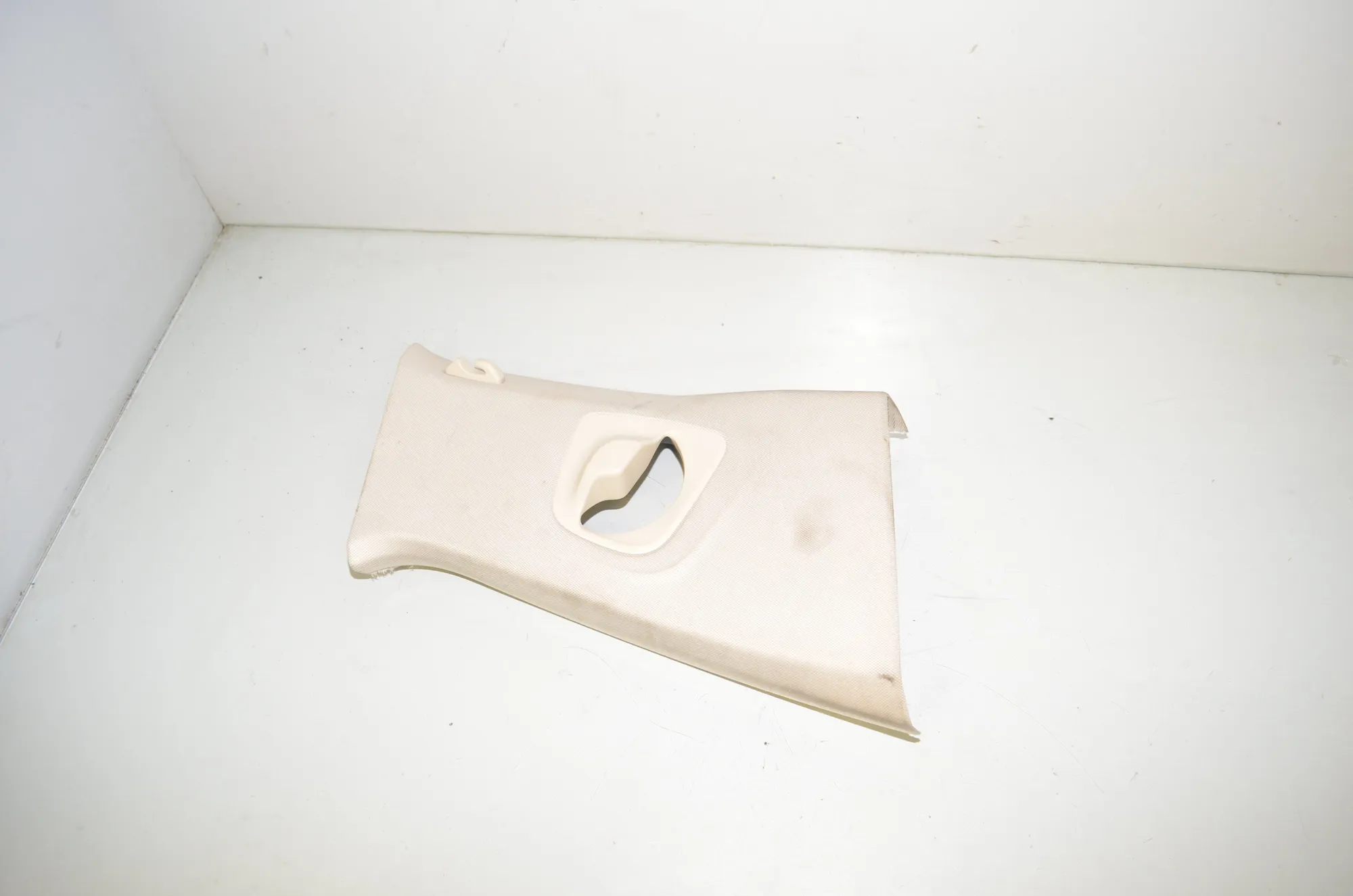 Right Side B Pillar Trim – OEM 7419700 · BMW 5 (G30) (2016 - -) 530 e iPerformance 2019 – 2