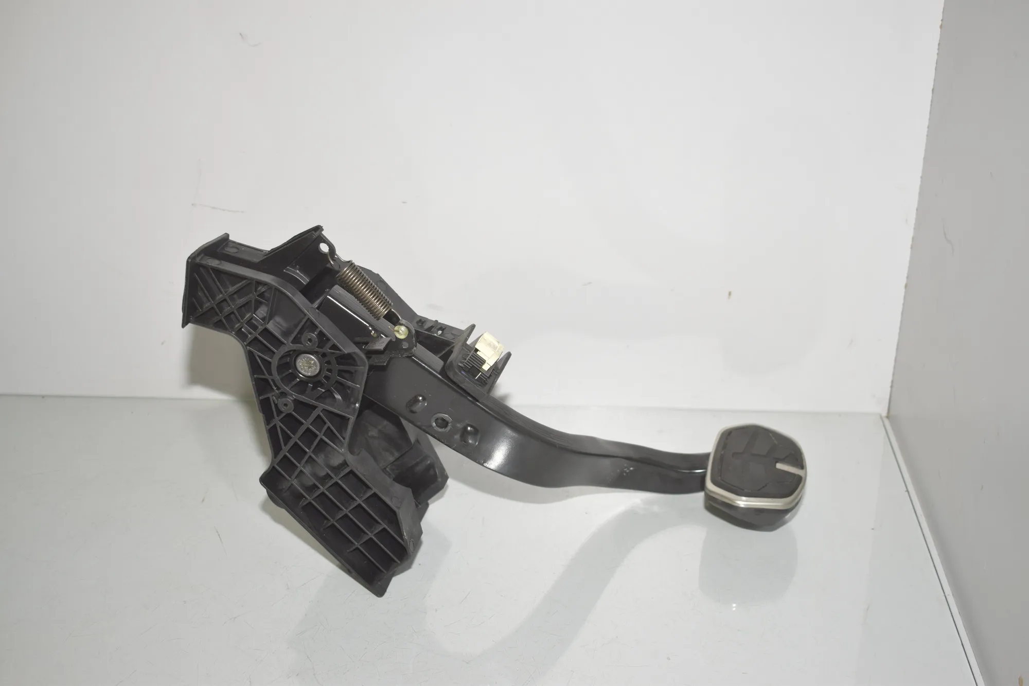 Brake Pedal – OEM 6888753 · BMW 1 (F40) (2019 - -) (F40)118d 2021 – 4