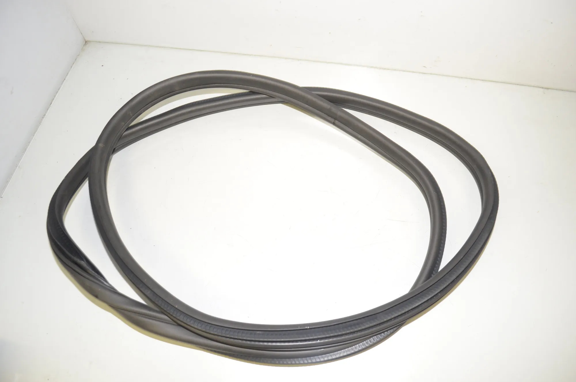Rear Left Door Seal Rubber – OEM 9880689 · BMW 1 (F40) (2019 - -) (F40)118d 2021 – 3