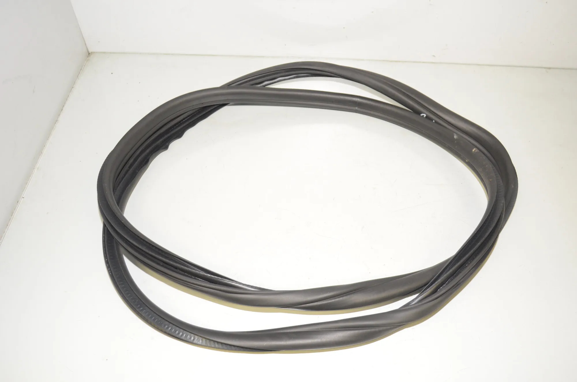 Front Right Door Seal Rubber – OEM 9880688 · BMW 1 (F40) (2019 - -) (F40)118d 2021 – 3