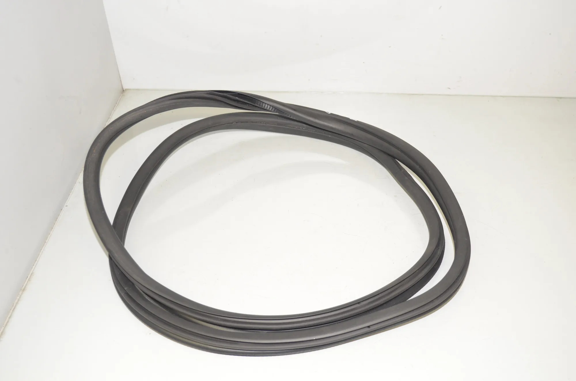 Rear Right Door Seal Rubber – OEM 9880689 · BMW 1 (F40) (2019 - -) (F40)118d 2021 – 2