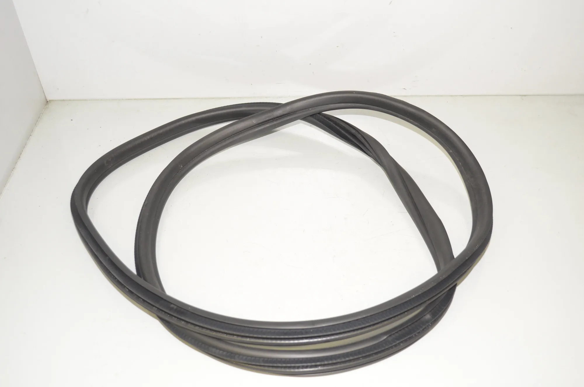 Rear Right Door Seal Rubber – OEM 9880689 · BMW 1 (F40) (2019 - -) (F40)118d 2021 – 3