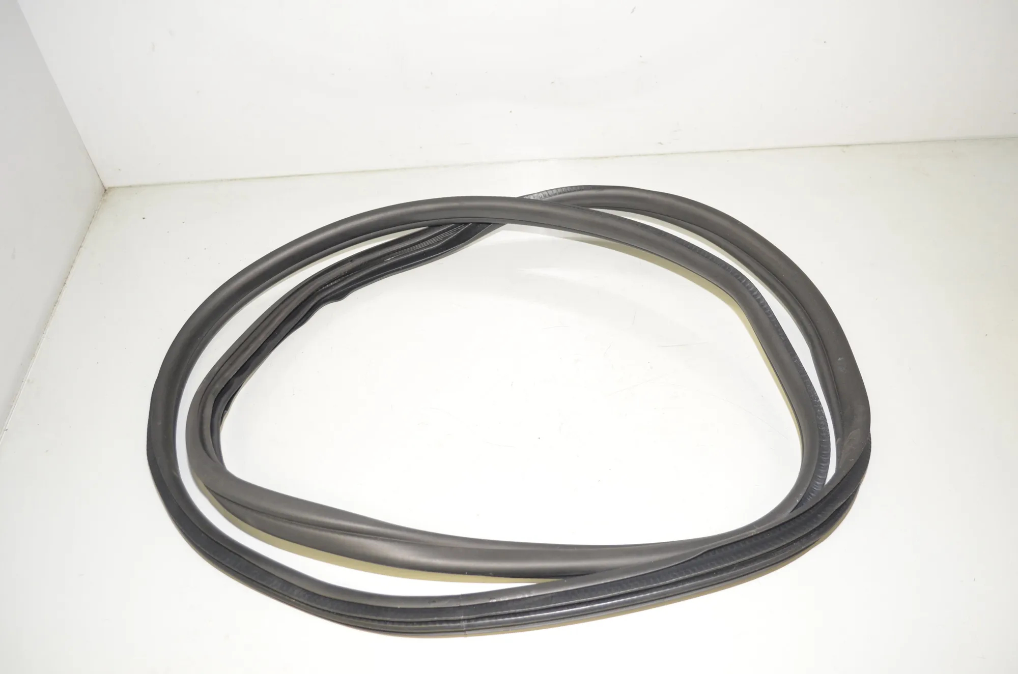 Front Left Door Seal Rubber – OEM 9880688 · BMW 1 (F40) (2019 - -) (F40)118d 2021 – 2