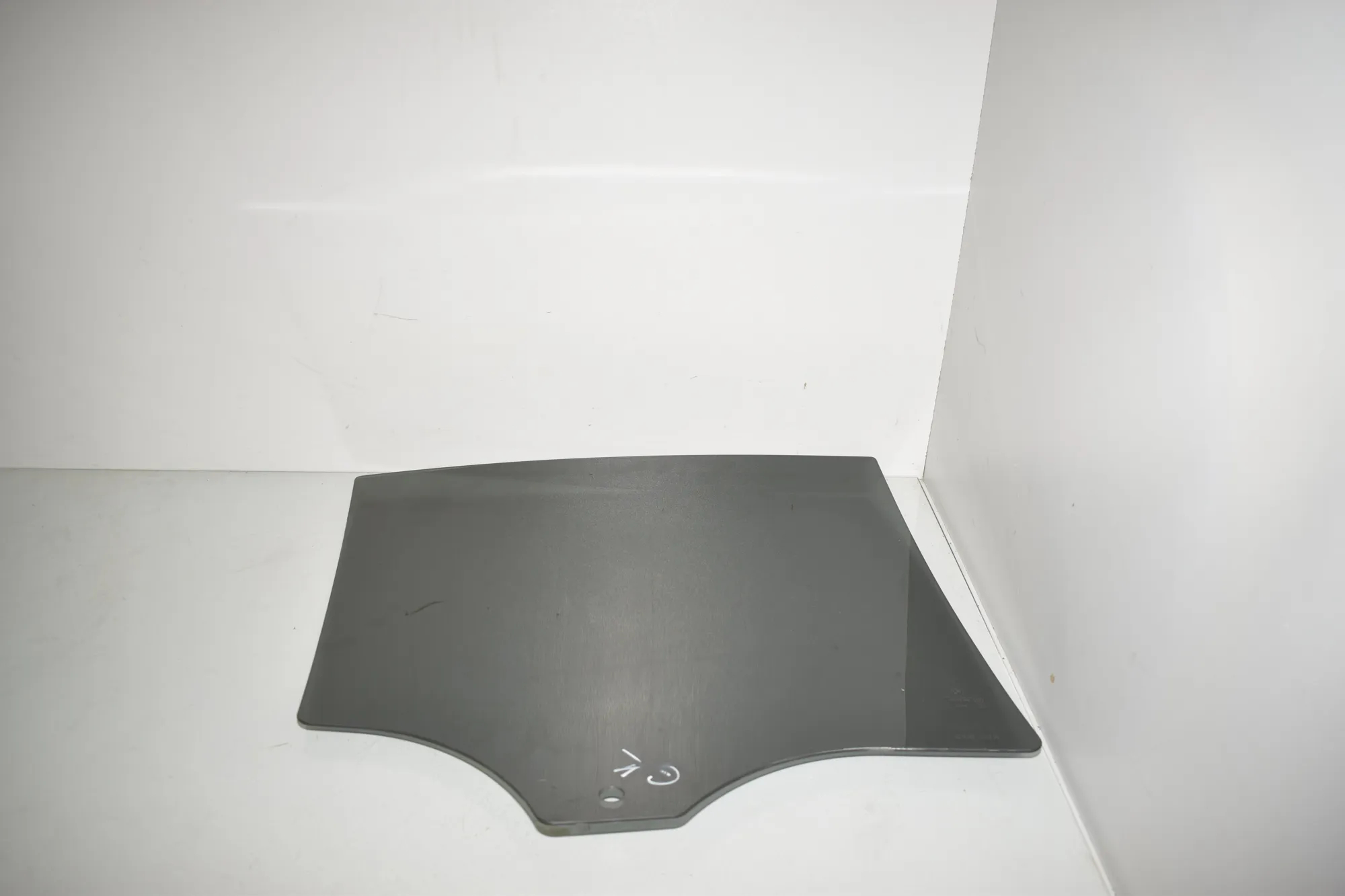 Rear Left Door Window – OEM 7469092 · BMW 5 (G30) (2016 - -) 530 e iPerformance 2019 – 3