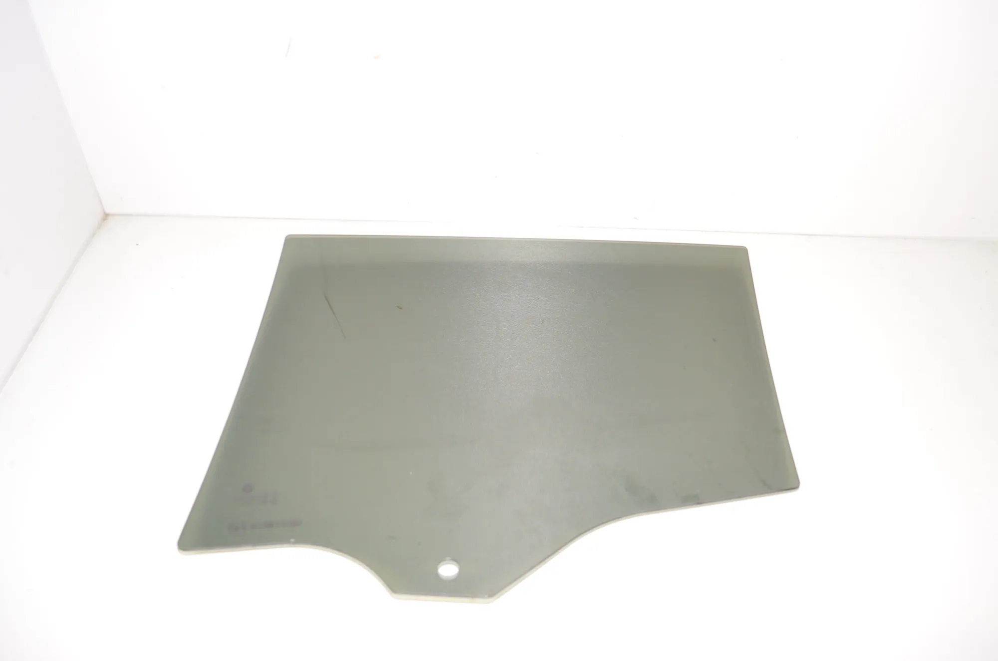 Rear Right Door Window – OEM 7469092 · BMW 1 (F40) (2019 - -) (F40)118d 2022 – 3