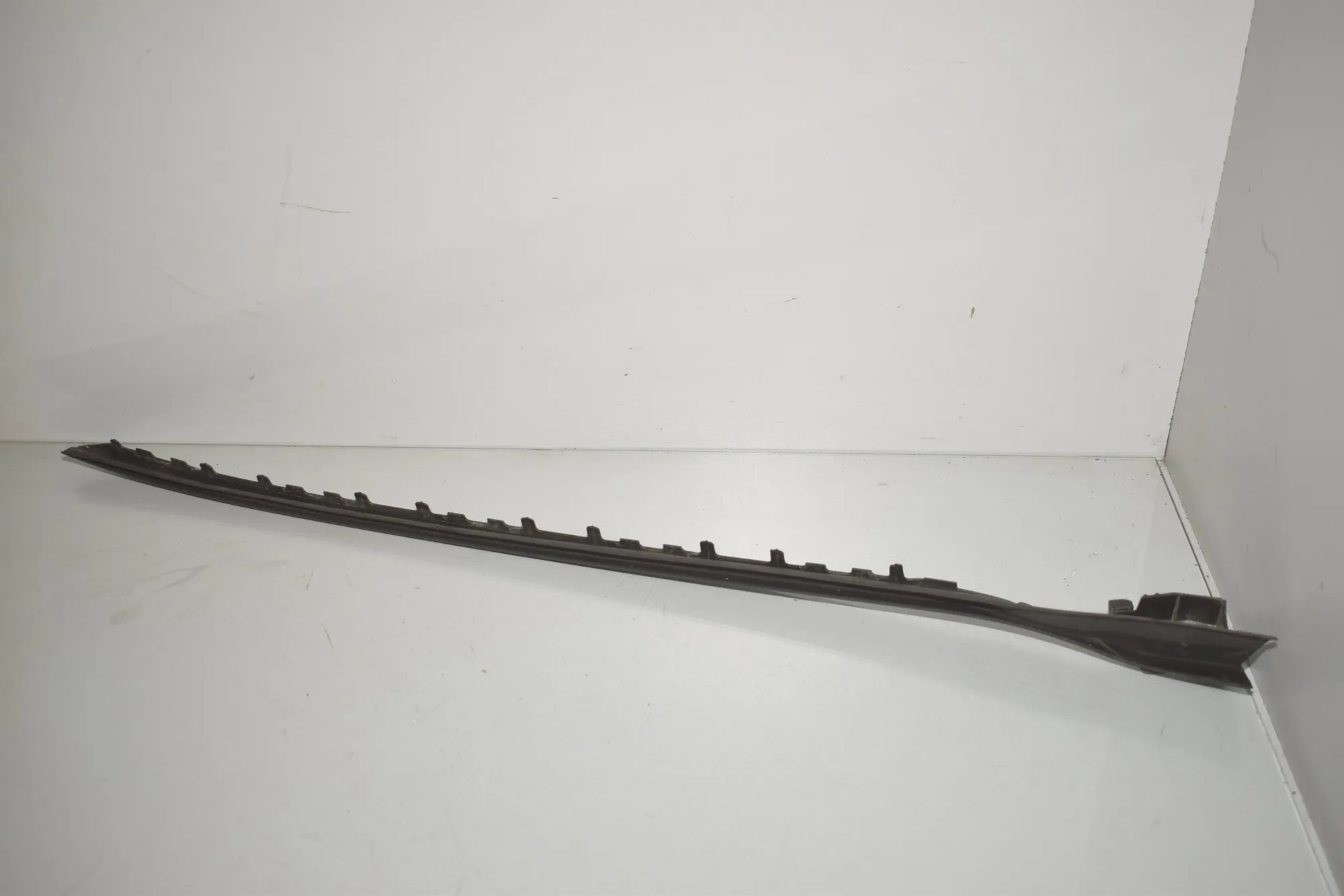 Windshield Right Vertical Trim – OEM 7453950 · BMW 1 (F40) (2019 - -) (F40)118d 2022 – 3