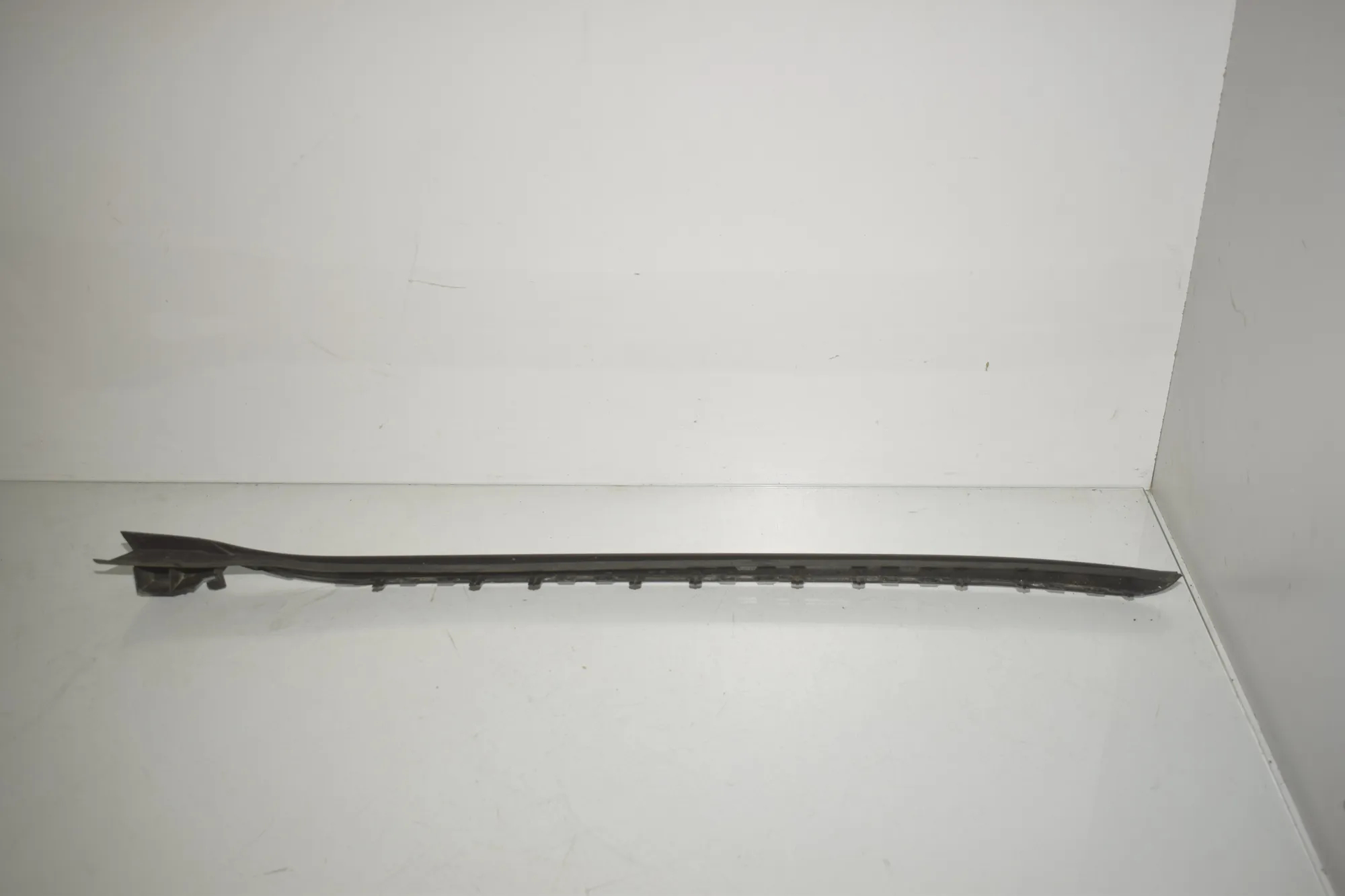 Windshield Right Vertical Trim – OEM 7453950 · BMW 1 (F40) (2019 - -) (F40)118d 2022