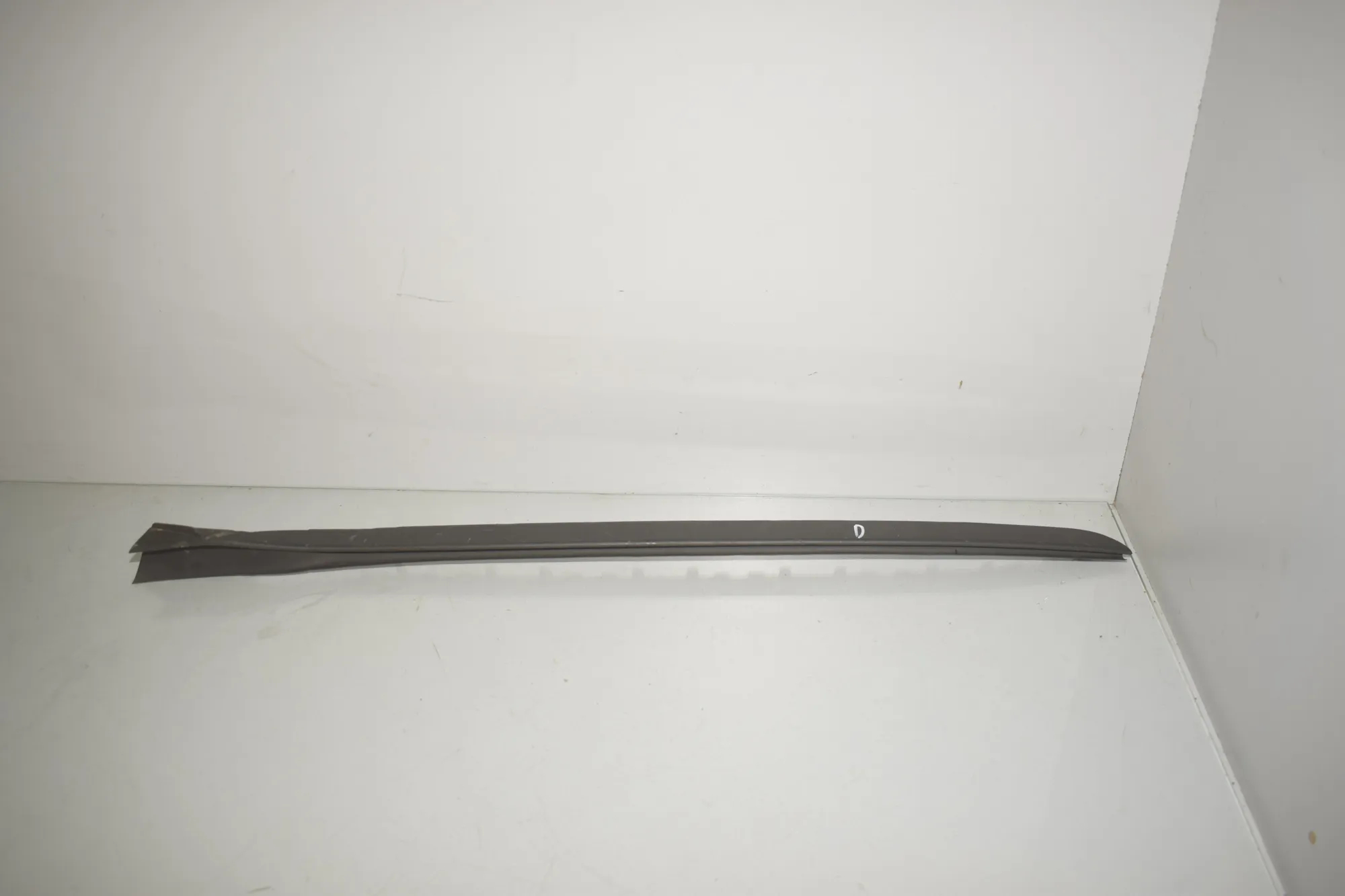 Windshield Right Vertical Trim – OEM 7453950 · BMW 1 (F40) (2019 - -) (F40)118d 2022 – 2