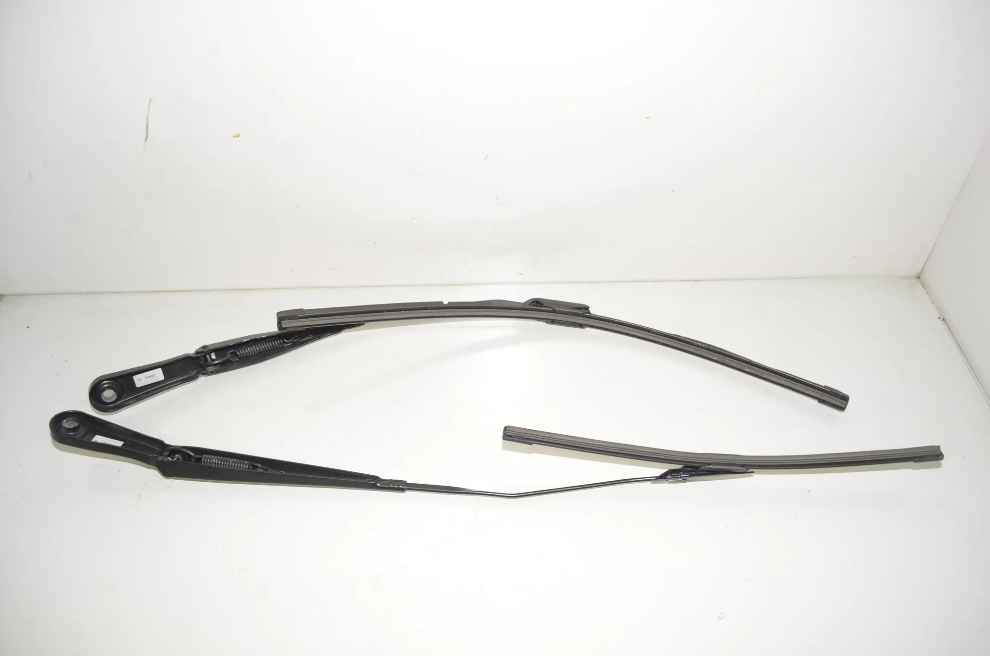 Front Wiper Arms – OEM 7453959 · BMW 1 (F40) (2019 - -) (F40)118d 2022 – 2
