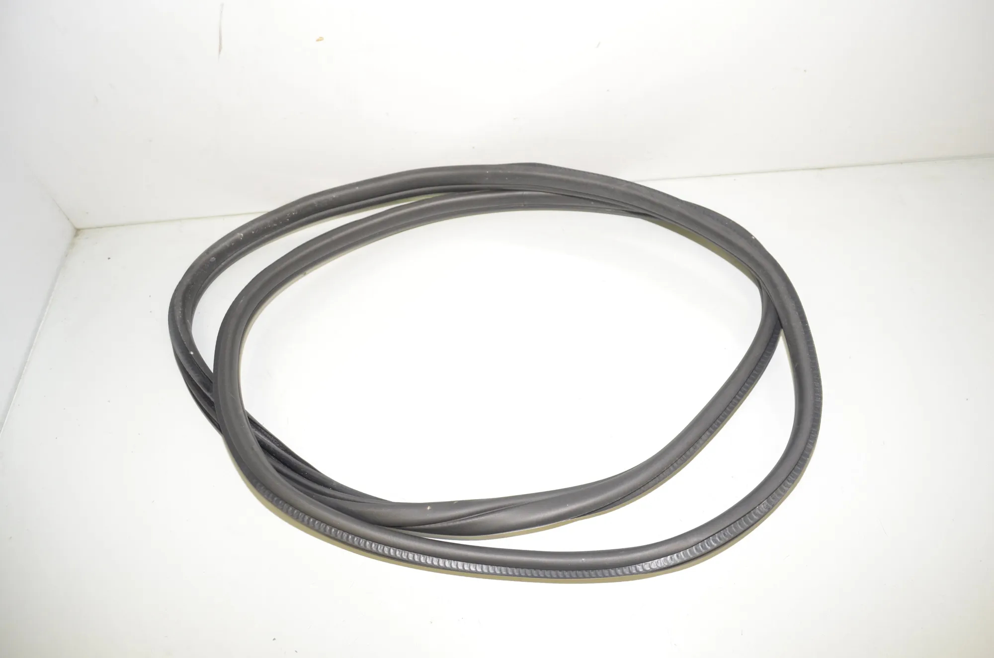 Rear Right Door Seal Rubber – OEM 9880689 · BMW 1 (F40) (2019 - -) (F40)118d 2022 – 3