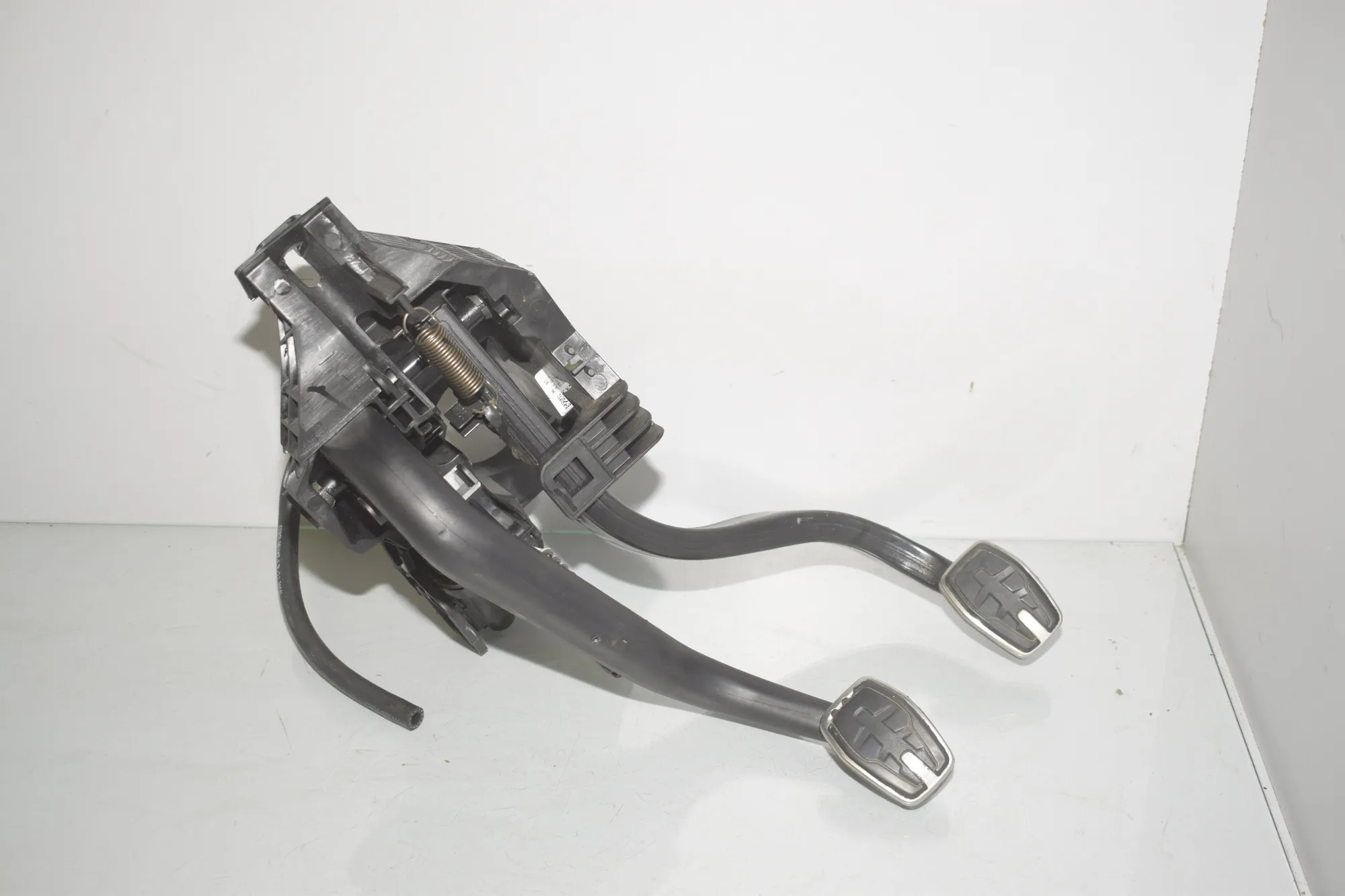 Pedal Assembly – OEM 6898141 · BMW 1 (F40) (2019 - -) (F40)118d 2022 – 2