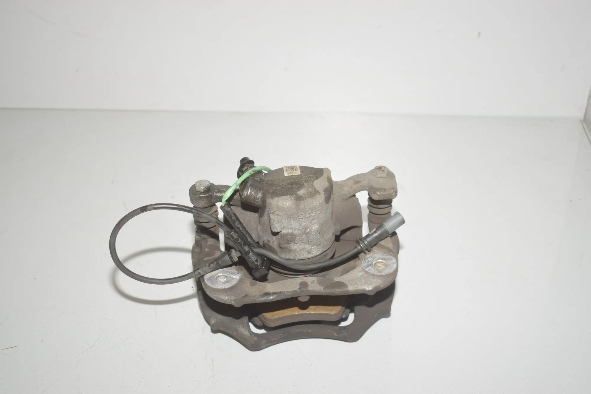 Front Left Brake Caliper – OEM 6860265 · BMW 1 (F40) (2019 - -) (F40)118d 2021 – 4