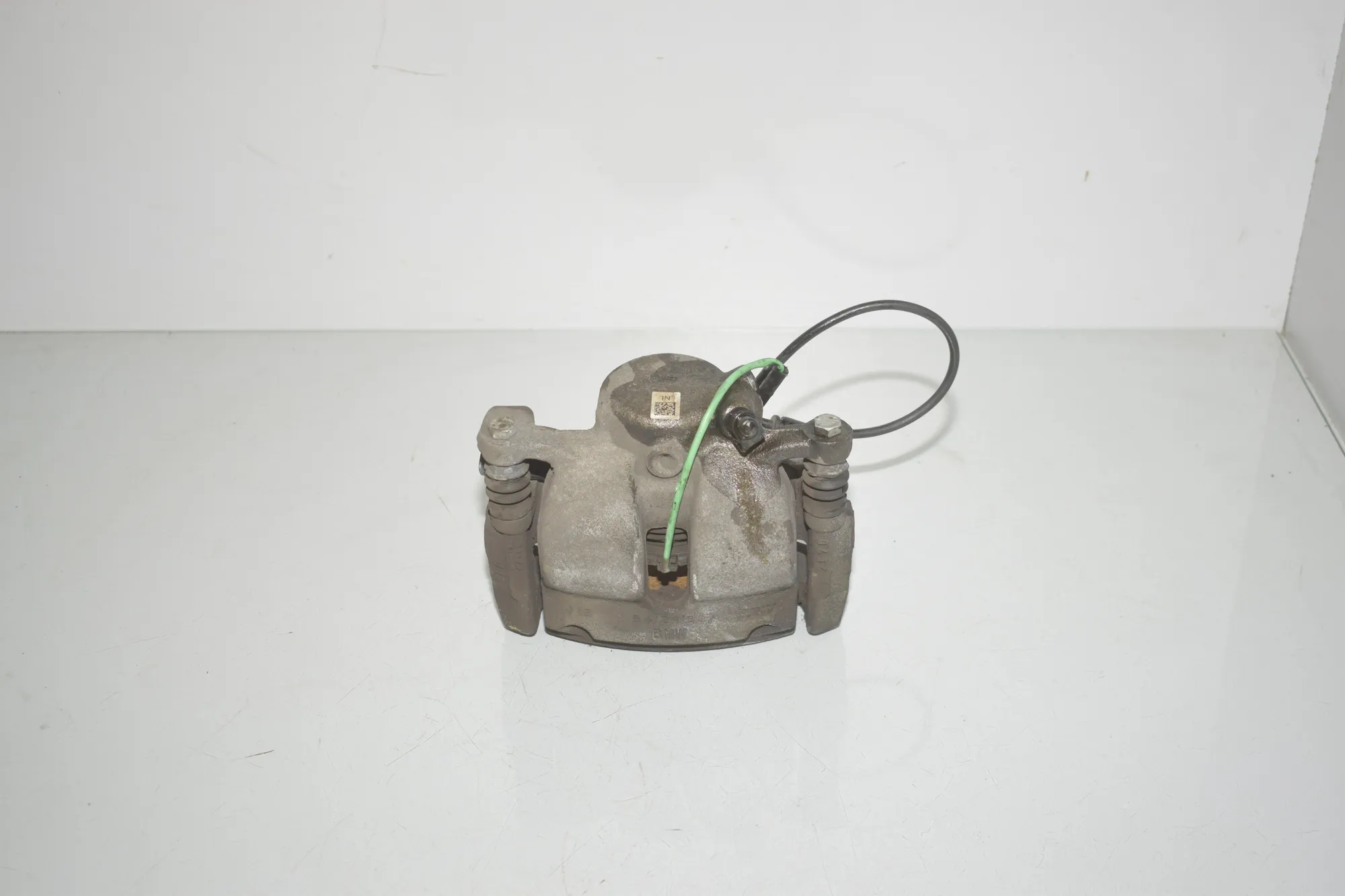 Front Left Brake Caliper – OEM 6860265 · BMW 1 (F40) (2019 - -) (F40)118d 2021