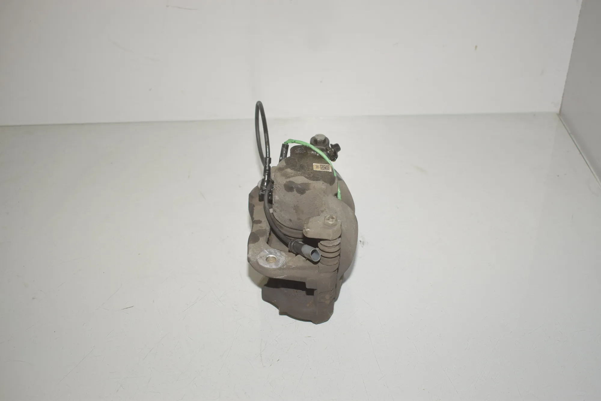 Front Left Brake Caliper – OEM 6860265 · BMW 1 (F40) (2019 - -) (F40)118d 2021 – 3