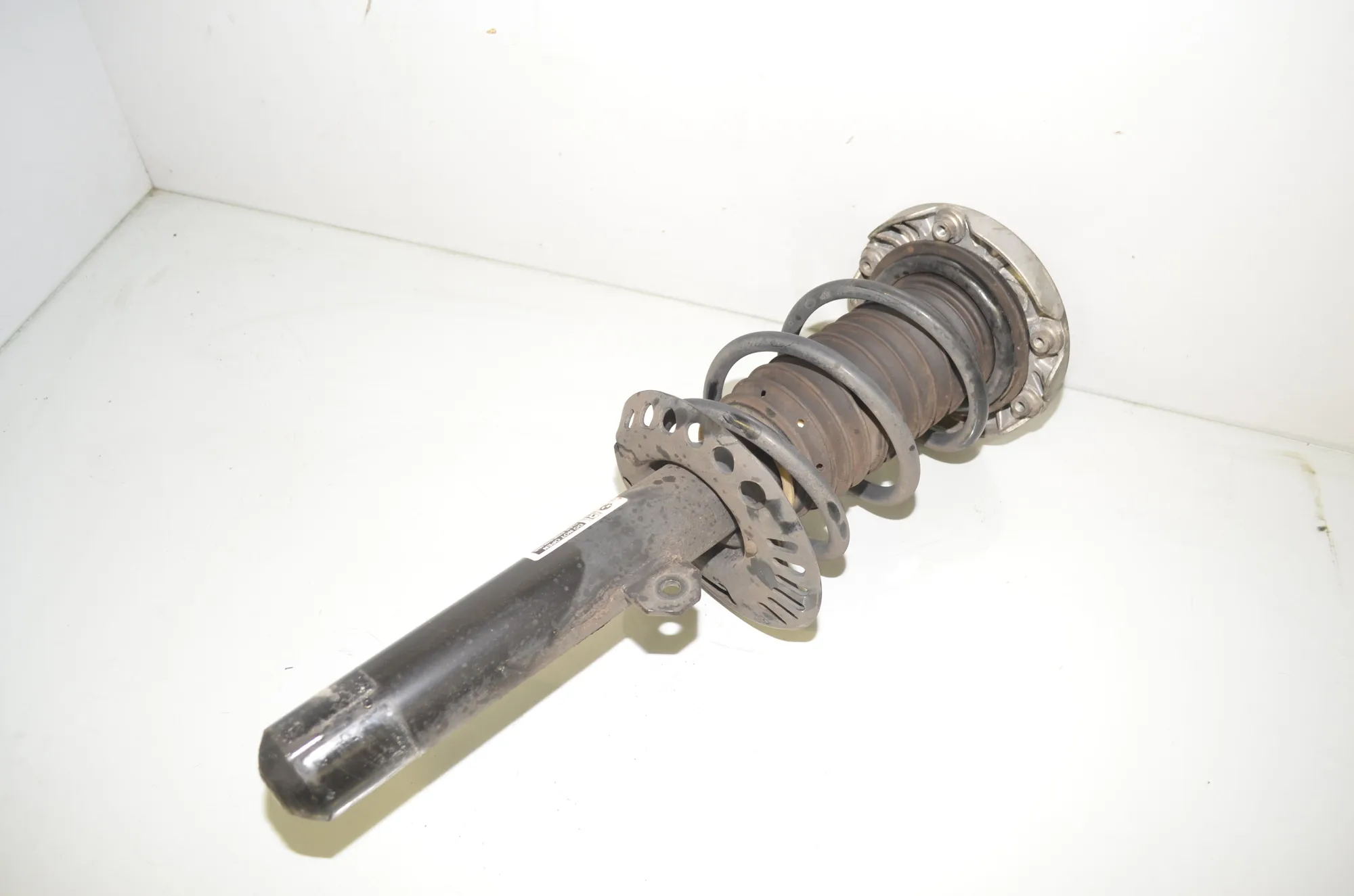 Front Right Shock Absorber – OEM 6877062 · BMW 1 (F40) (2019 - -) (F40)118d 2021