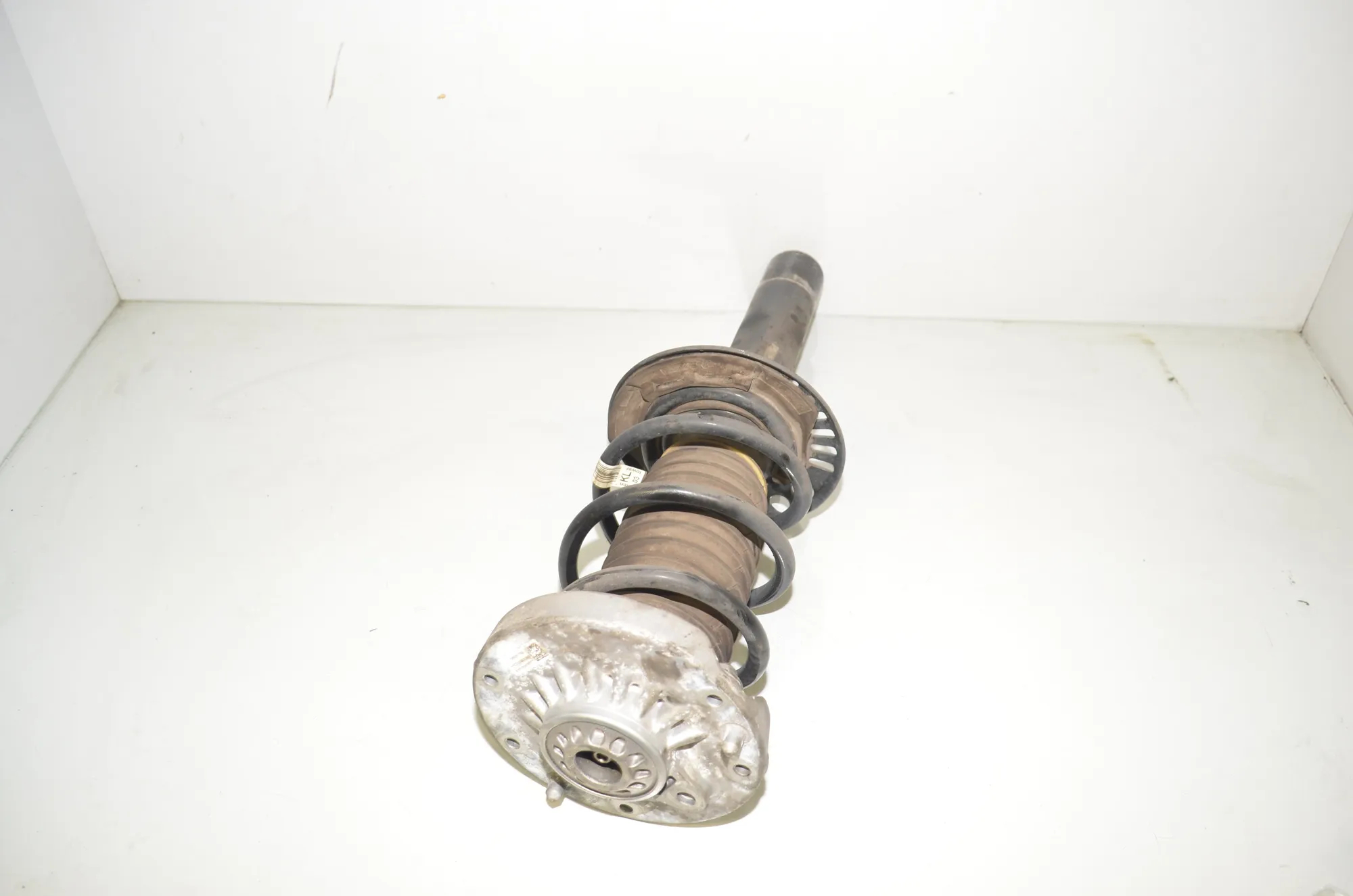 Front Right Shock Absorber – OEM 6877062 · BMW 1 (F40) (2019 - -) (F40)118d 2021 – 3