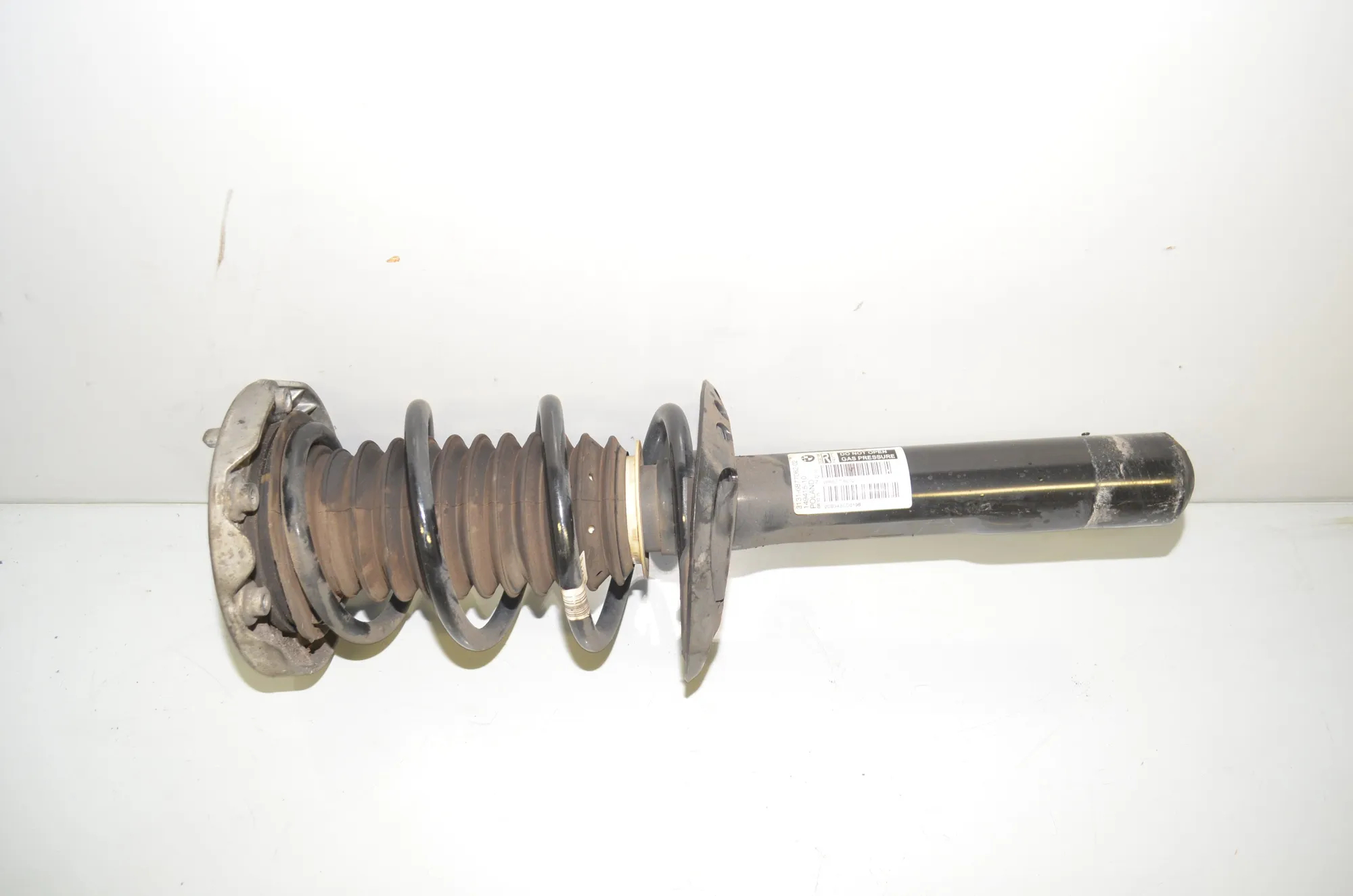 Front Right Shock Absorber – OEM 6877062 · BMW 1 (F40) (2019 - -) (F40)118d 2021 – 2
