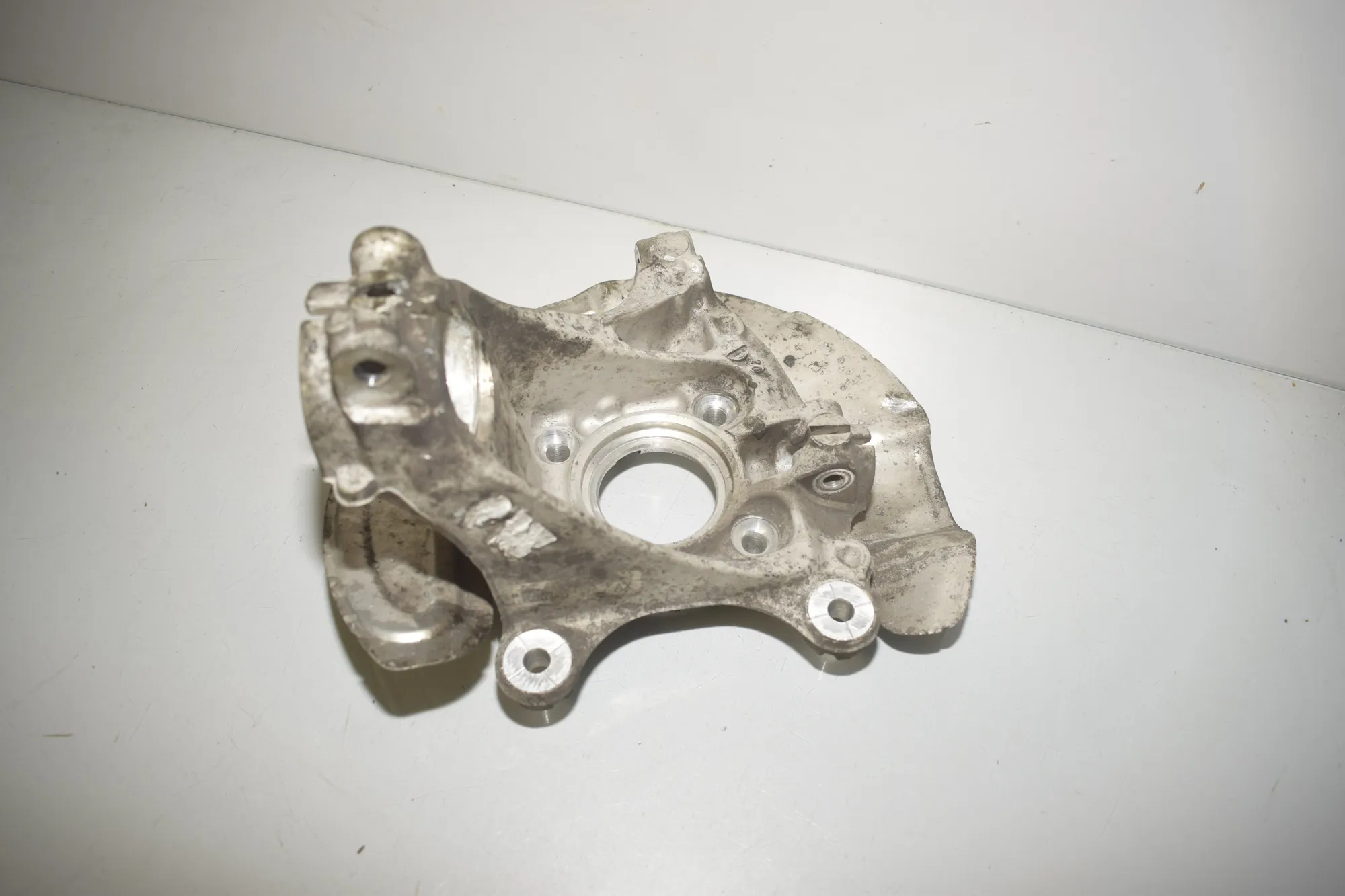 Front Right Wheel Hub – OEM 6876646 · BMW 1 (F40) (2019 - -) (F40)118d 2021 – 4