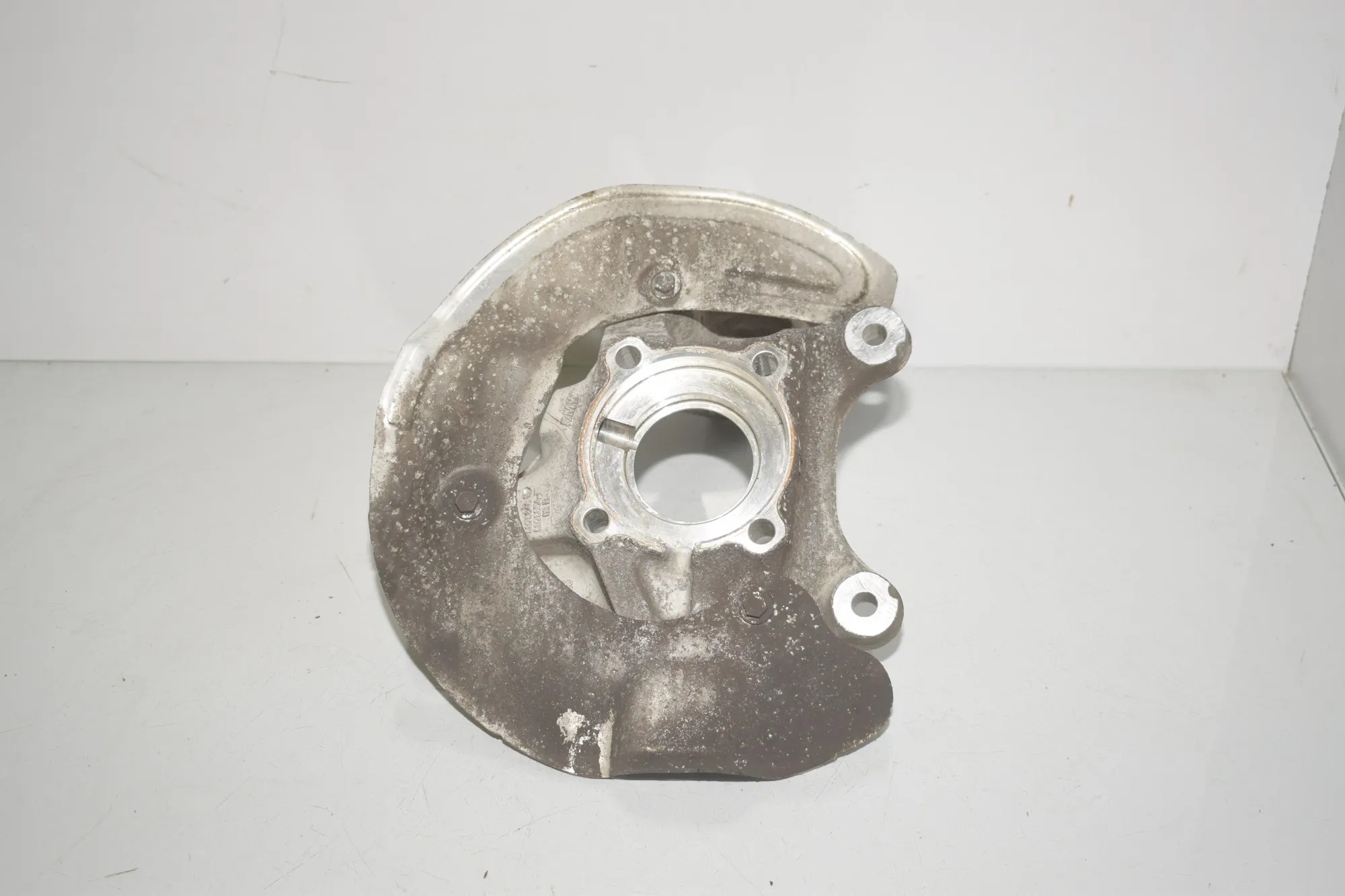 Front Right Wheel Hub – OEM 6876646 · BMW 1 (F40) (2019 - -) (F40)118d 2021