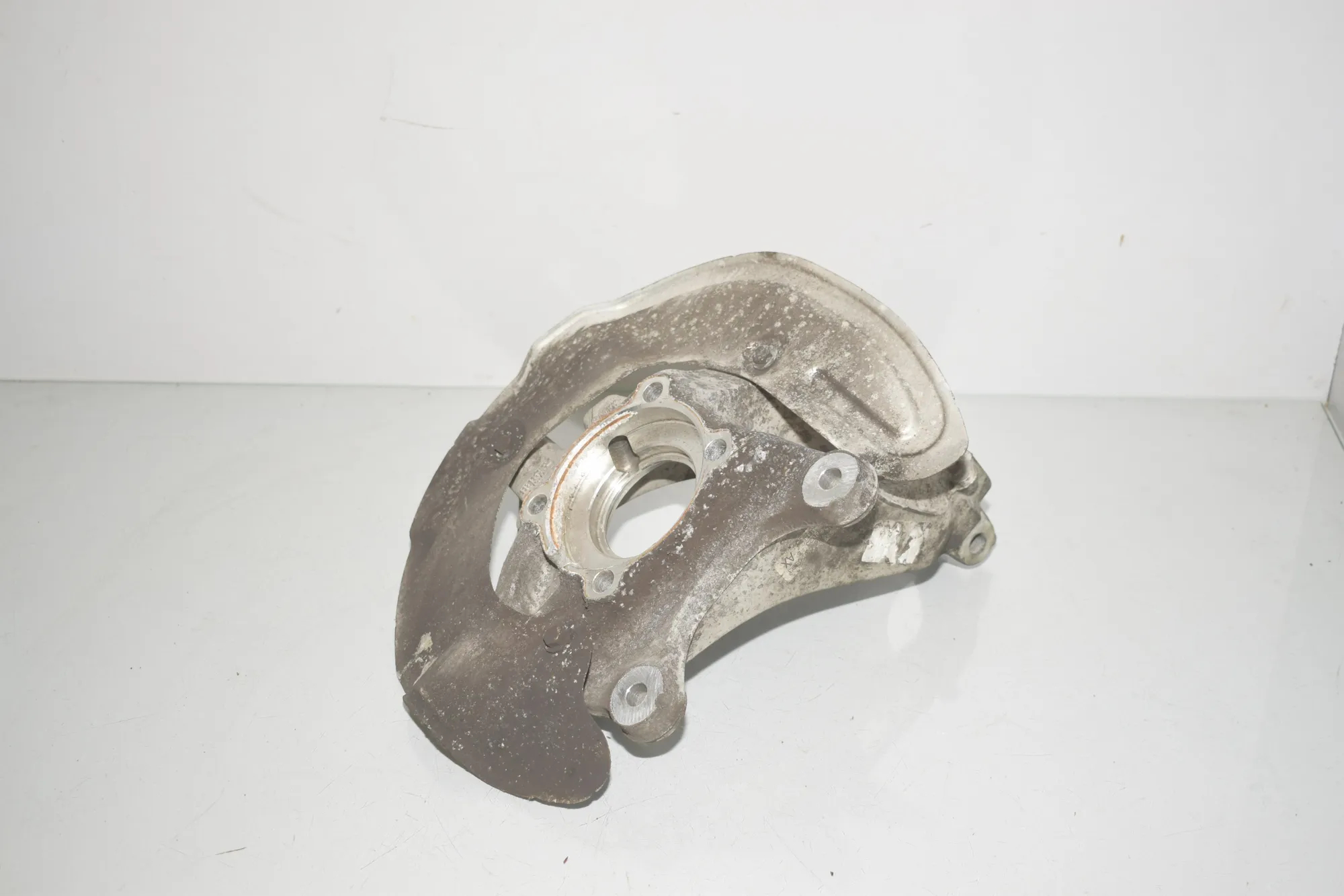 Front Right Wheel Hub – OEM 6876646 · BMW 1 (F40) (2019 - -) (F40)118d 2021 – 2