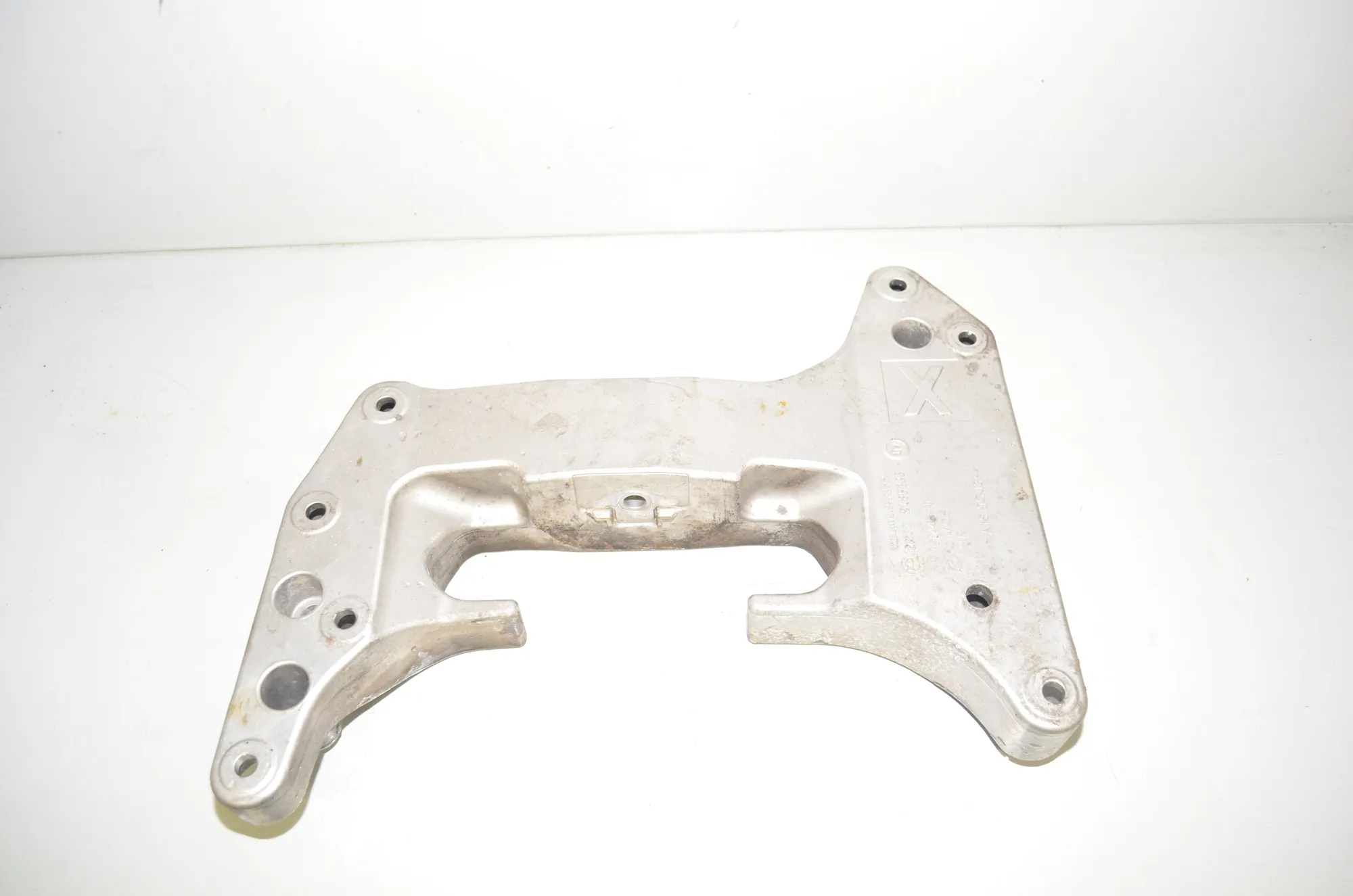Gearbox Mount Bracket – OEM 9485335 · BMW 5 (G30) (2016 - -) 530 e iPerformance 2019