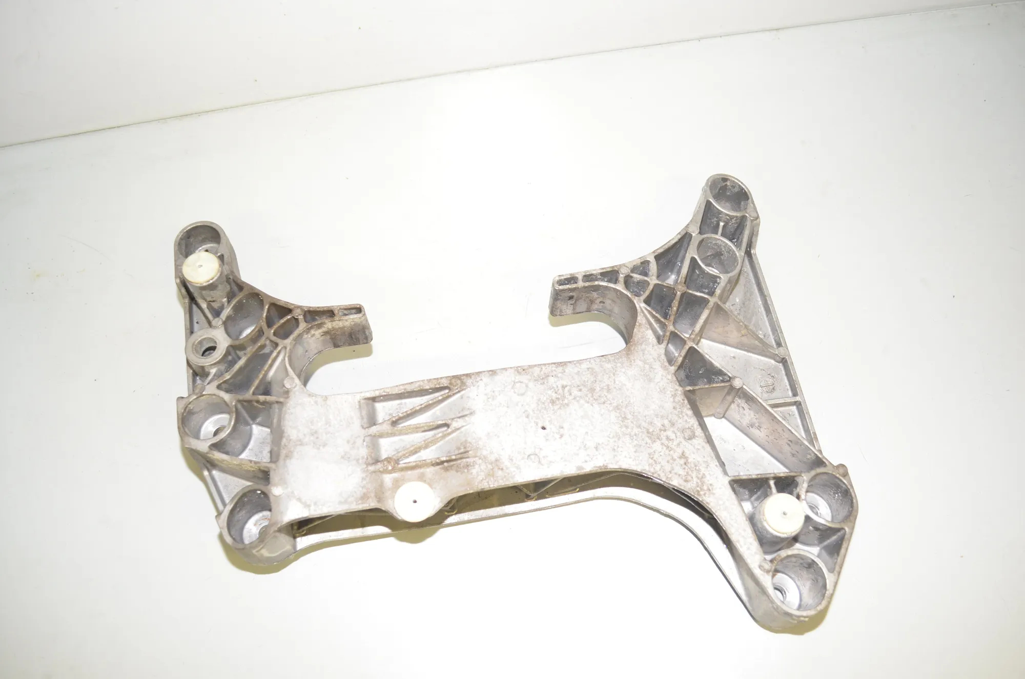 Gearbox Mount Bracket – OEM 9485335 · BMW 5 (G30) (2016 - -) 530 e iPerformance 2019 – 3