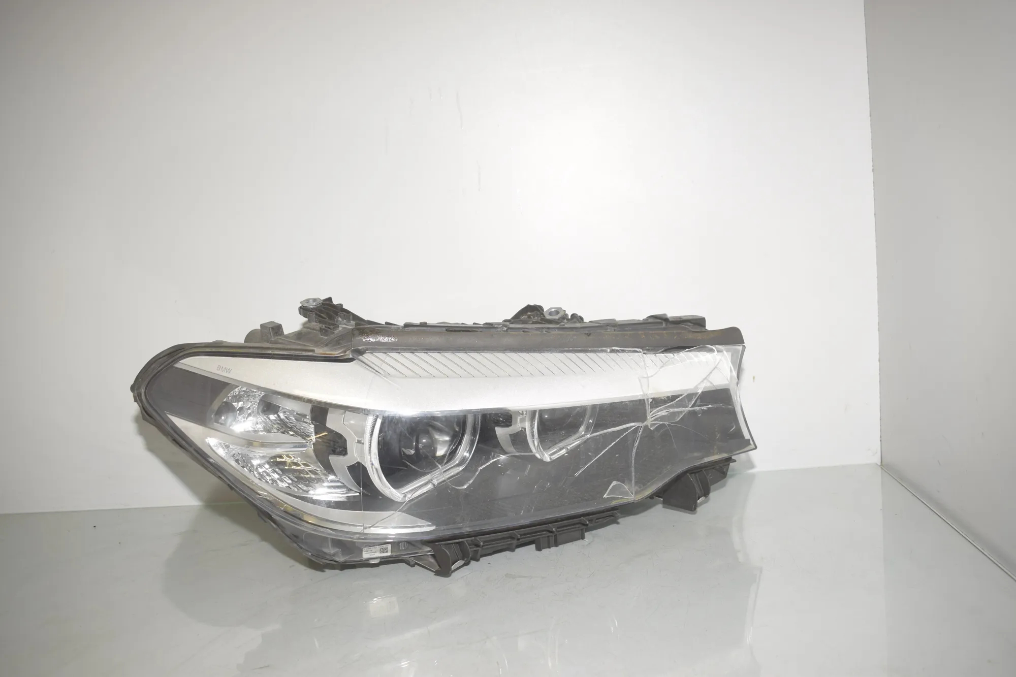 Front Left Headlight – OEM 7214952 · BMW 5 (G30) (2016 - -) 530 e iPerformance 2019