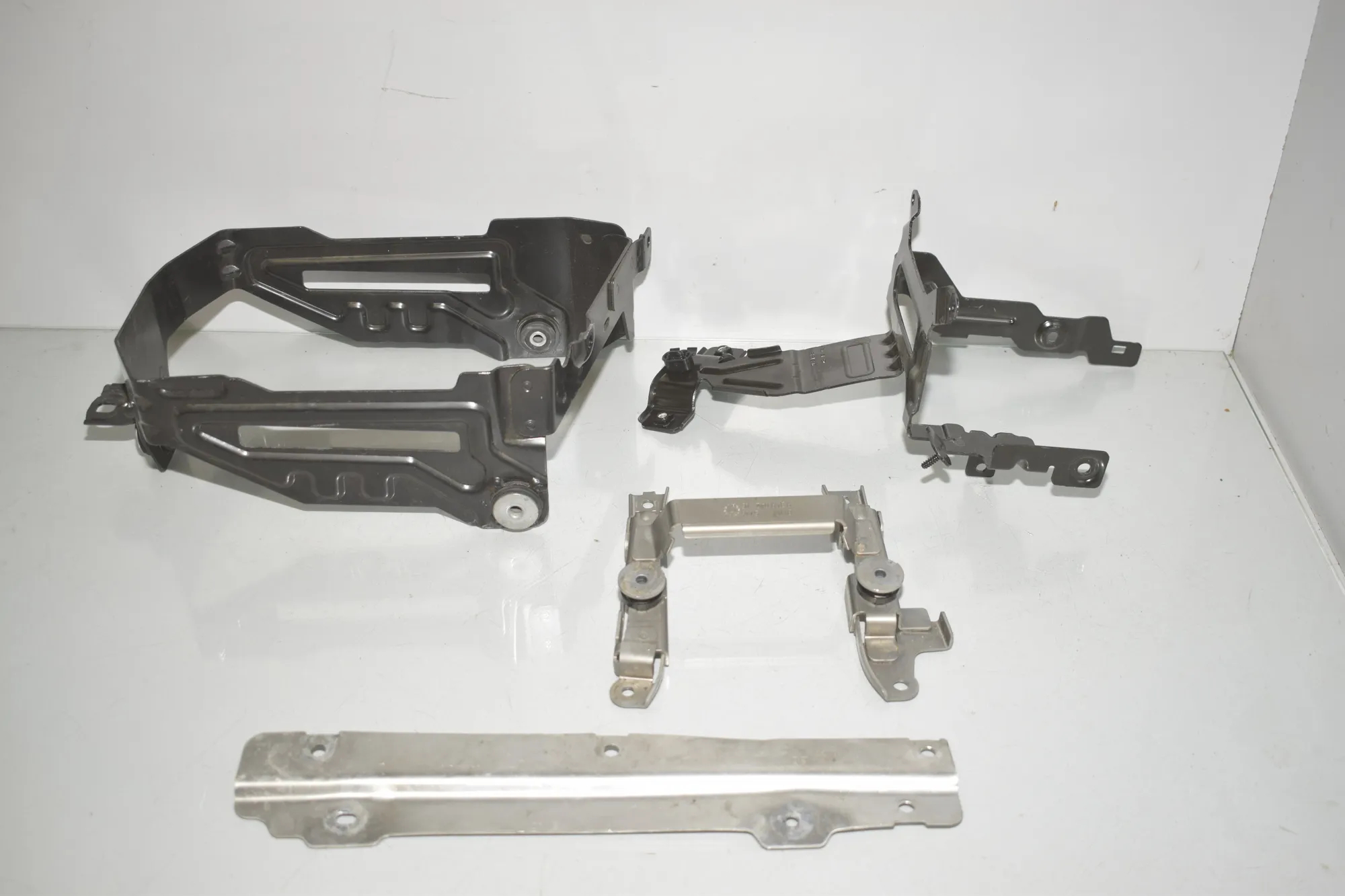 Bracket – OEM 7375871 · BMW 5 (G30) (2016 - -) 530 e iPerformance 2019 – 4