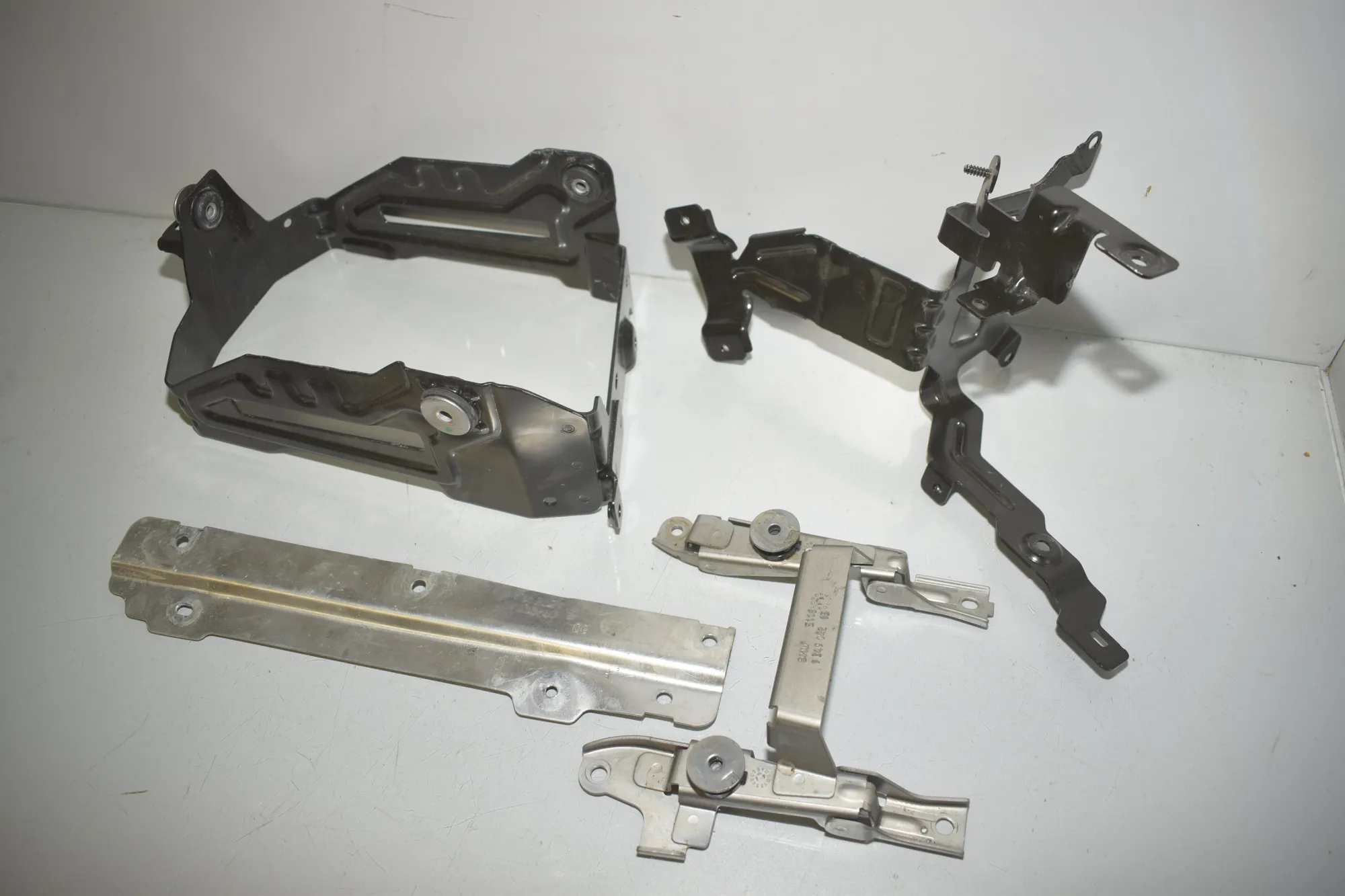Bracket – OEM 7375871 · BMW 5 (G30) (2016 - -) 530 e iPerformance 2019 – 3
