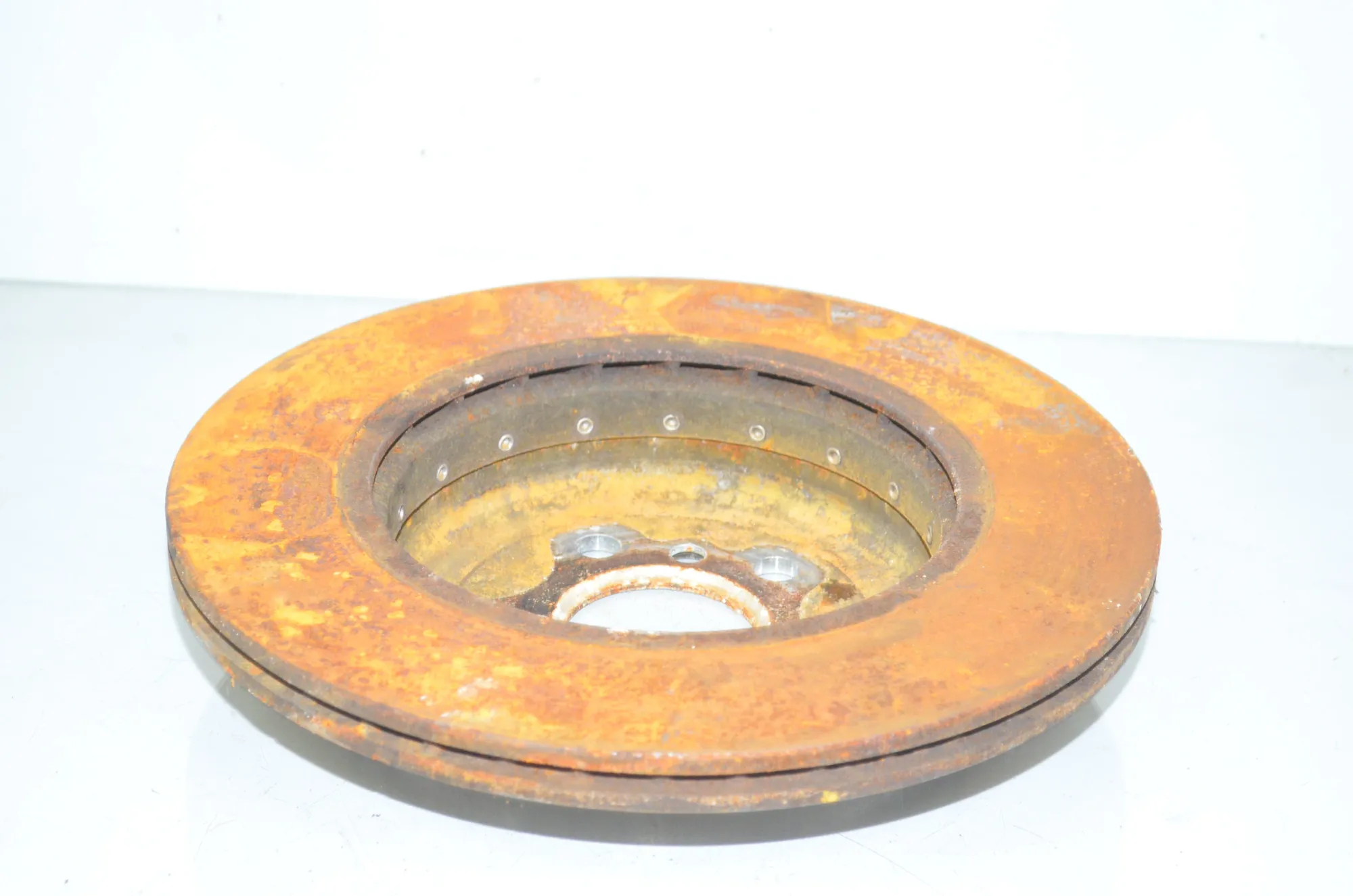 Rear Left Brake Disc – OEM 6882245 · BMW 5 (G30) (2016 - -) 530 e iPerformance 2019 – 4