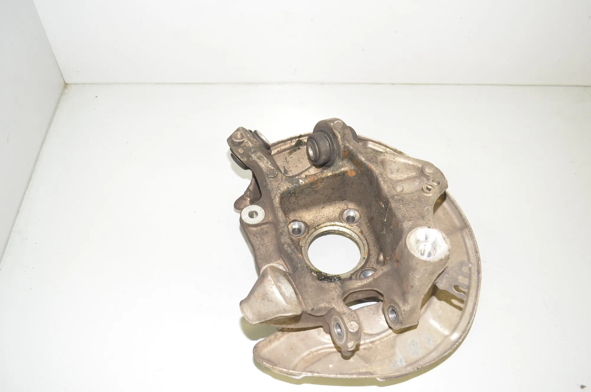 Rear Left Wheel Hub Spindle – OEM 6866337 · BMW 5 (G30) (2016 - -) 530 e iPerformance 2019 – 3